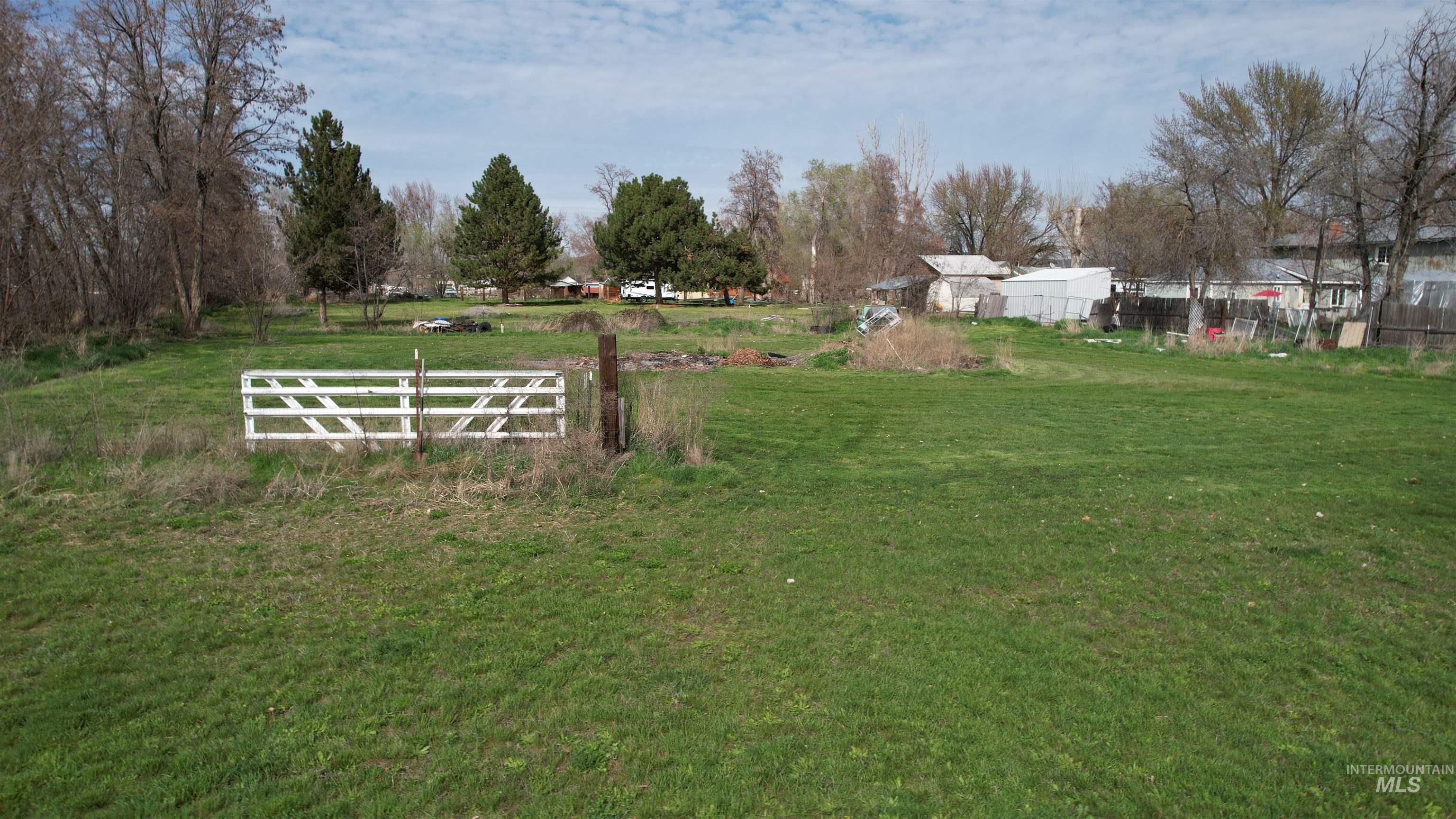 2133 Hollywood Blvd, Emmett, Idaho 83617, 2 Bedrooms, 1 Bathroom, Residential For Sale, Price $530,000,MLS 98979711