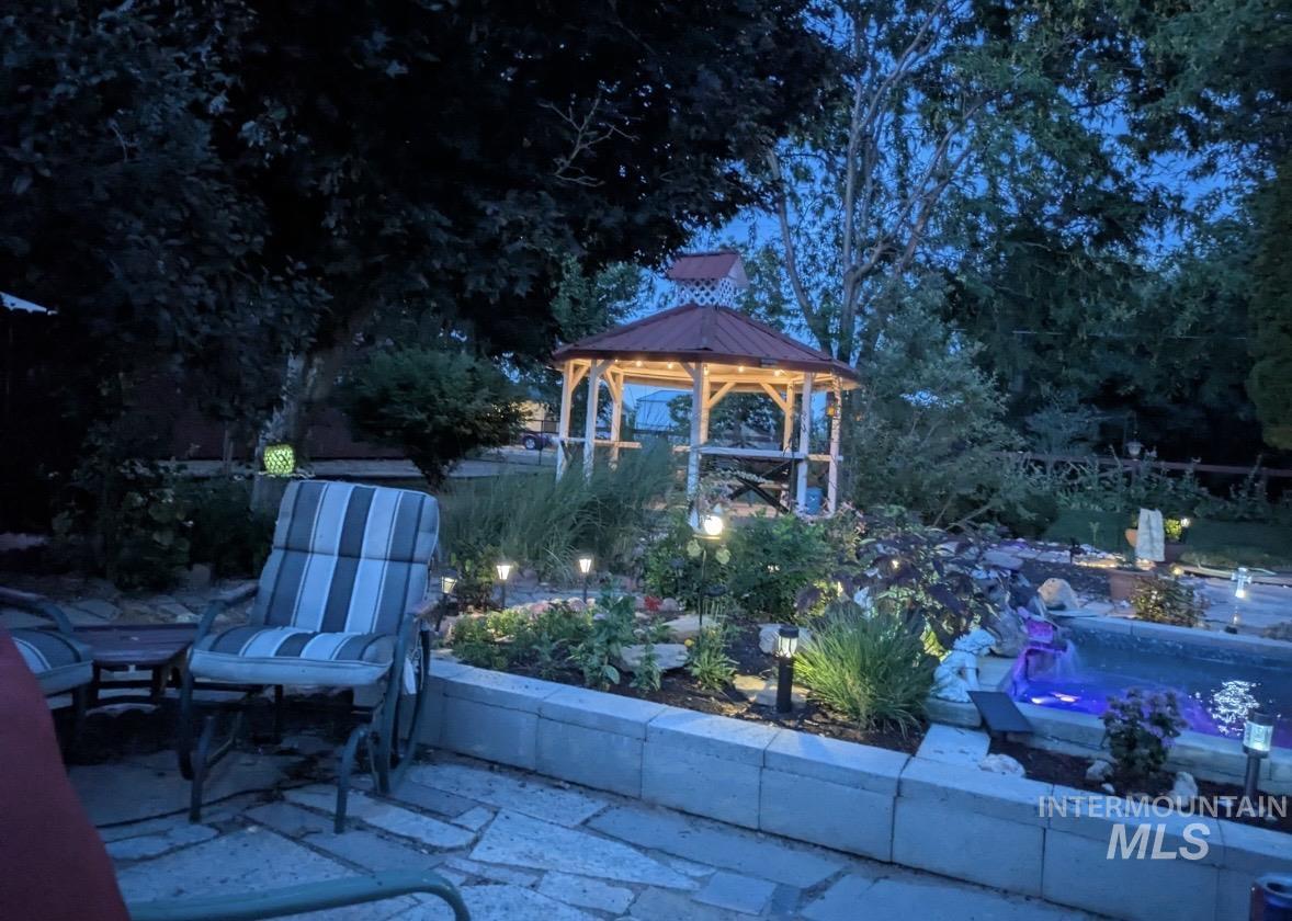 2133 Hollywood Blvd, Emmett, Idaho 83617, 2 Bedrooms, 1 Bathroom, Residential For Sale, Price $530,000,MLS 98979711