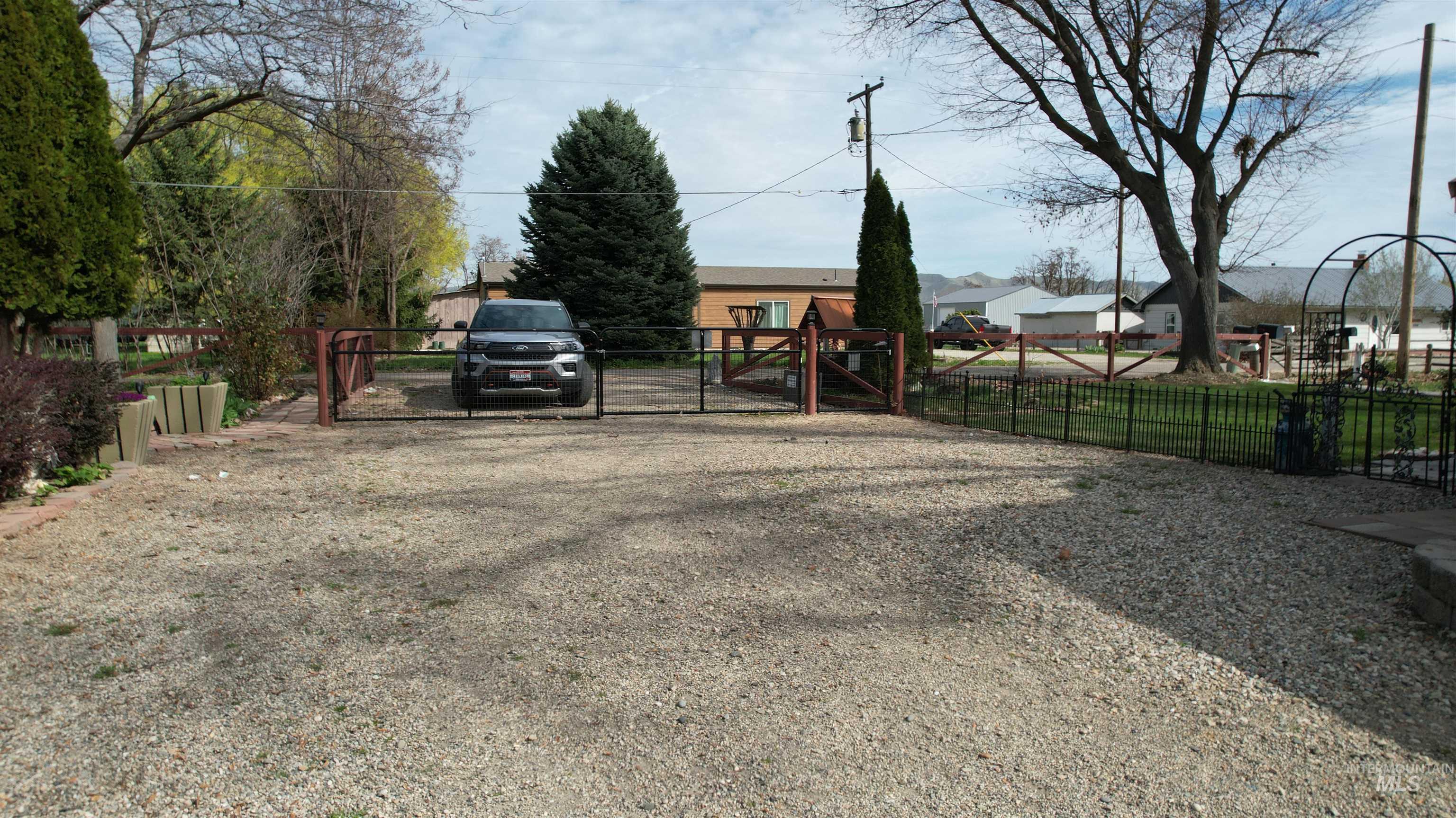 2133 Hollywood Blvd, Emmett, Idaho 83617, 2 Bedrooms, 1 Bathroom, Residential For Sale, Price $530,000,MLS 98979711