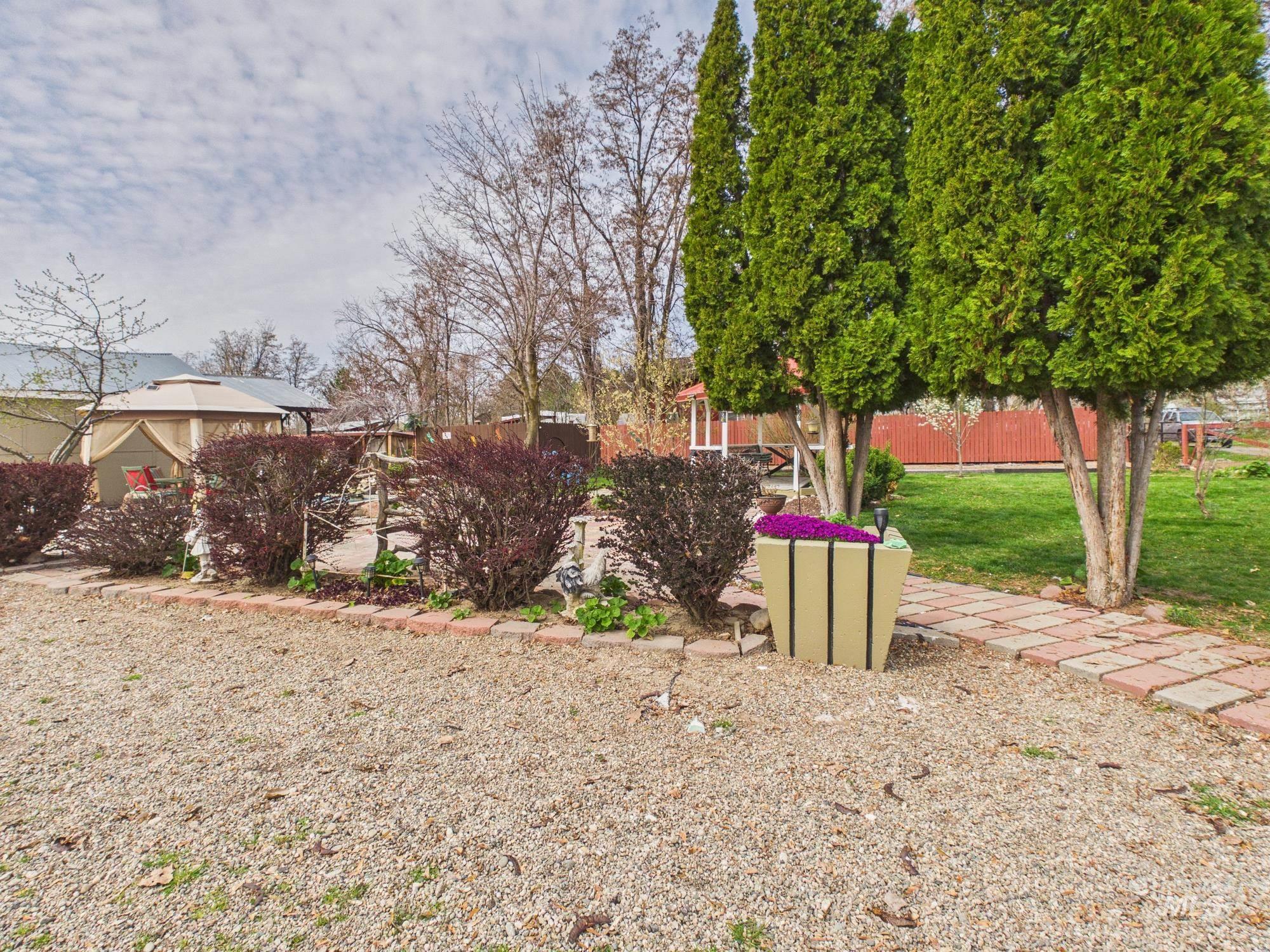 2133 Hollywood Blvd, Emmett, Idaho 83617, 2 Bedrooms, 1 Bathroom, Residential For Sale, Price $530,000,MLS 98979711