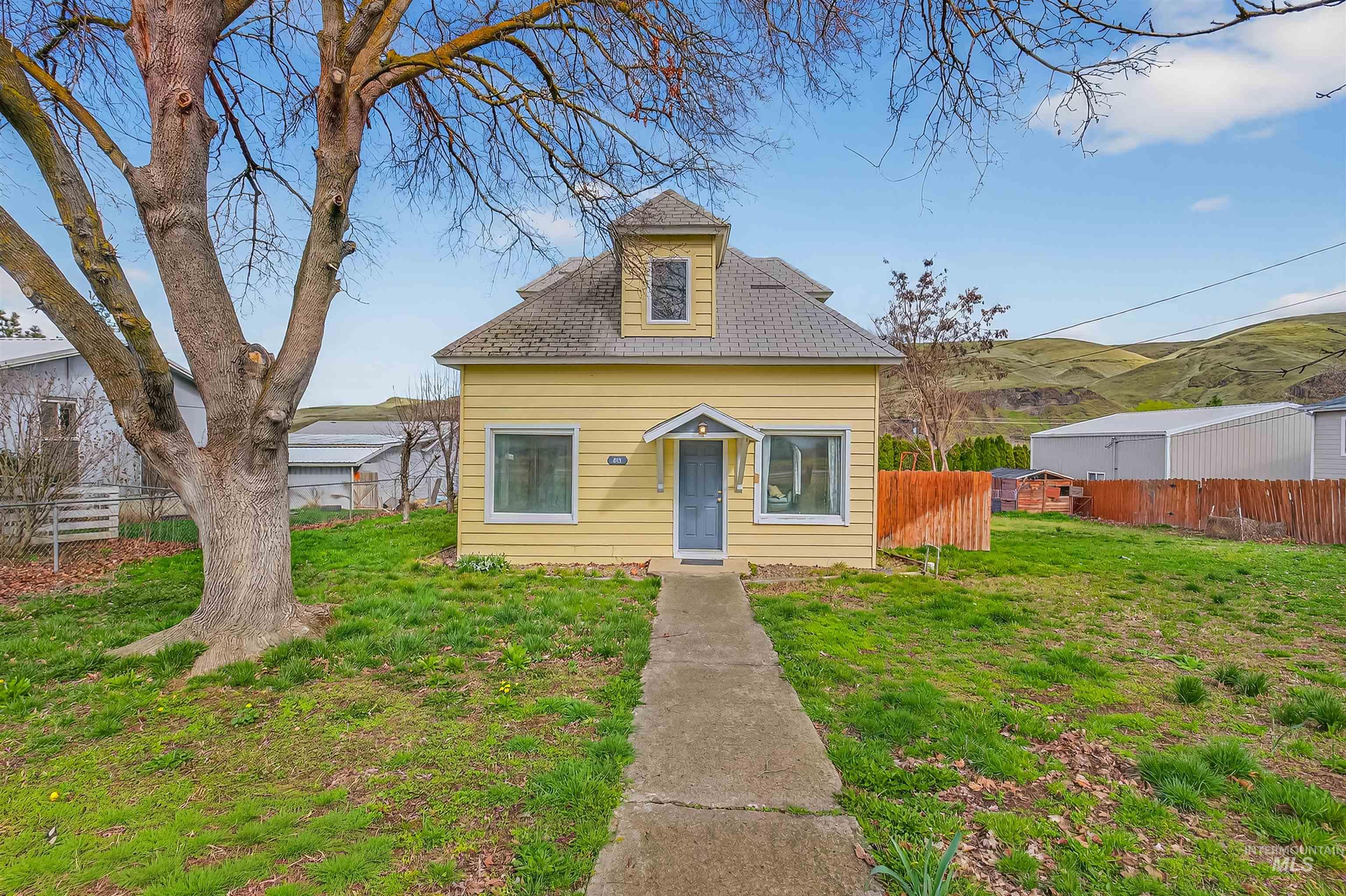 815 2nd Street, Asotin, Washington 99402, 4 Bedrooms, 2 Bathrooms, Residential For Sale, Price $329,000, 98979712