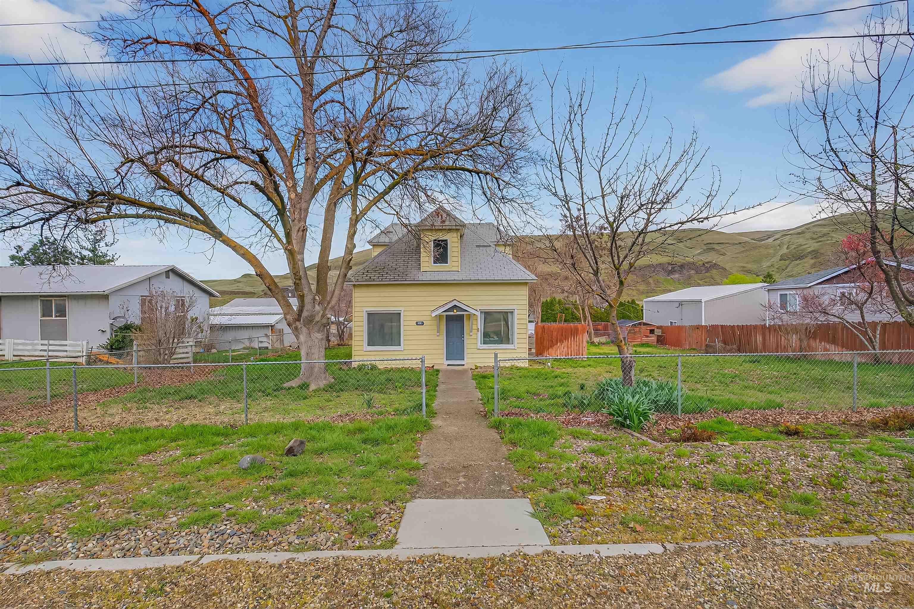 815 2nd Street, Asotin, Washington 99402, 4 Bedrooms, 2 Bathrooms, Residential For Sale, Price $329,000, 98979712