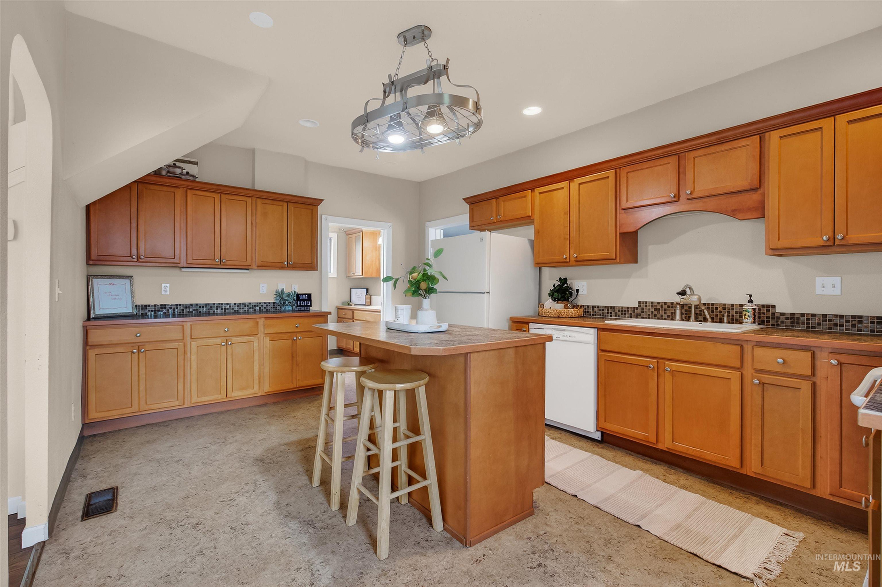 815 2nd Street, Asotin, Washington 99402, 4 Bedrooms, 2 Bathrooms, Residential For Sale, Price $329,000, 98979712