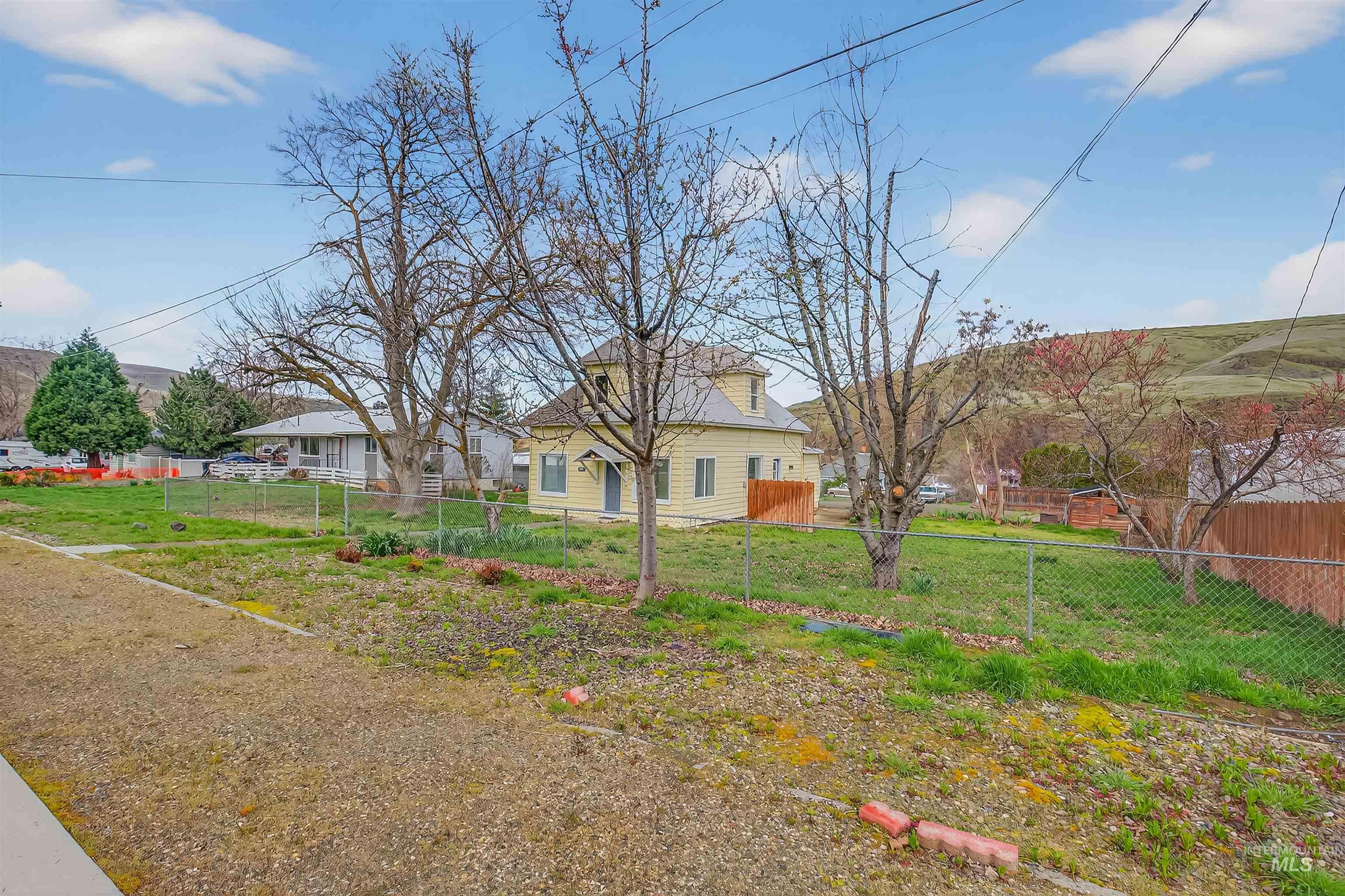 815 2nd Street, Asotin, Washington 99402, 4 Bedrooms, 2 Bathrooms, Residential For Sale, Price $329,000, 98979712