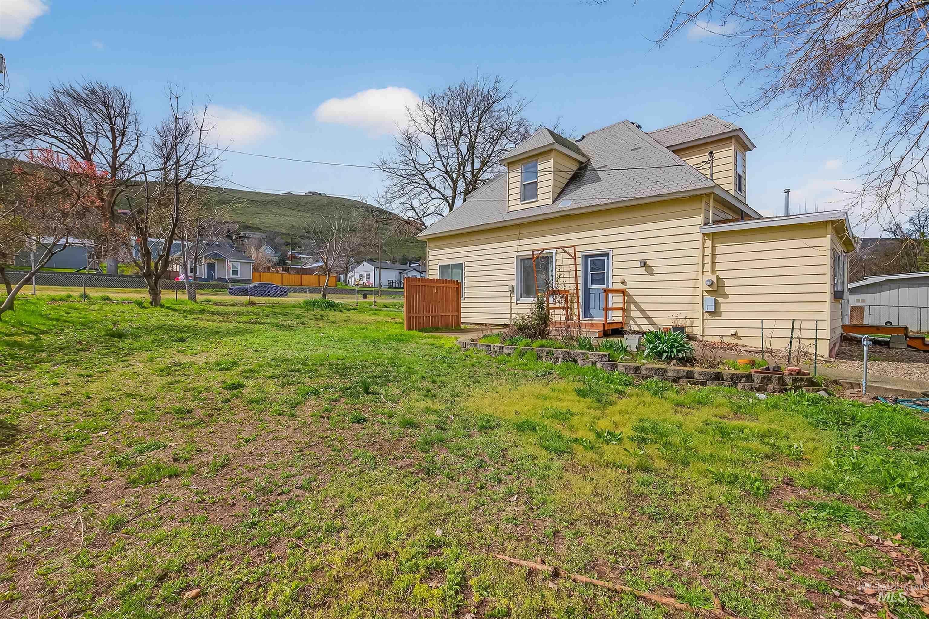 815 2nd Street, Asotin, Washington 99402, 4 Bedrooms, 2 Bathrooms, Residential For Sale, Price $329,000, 98979712