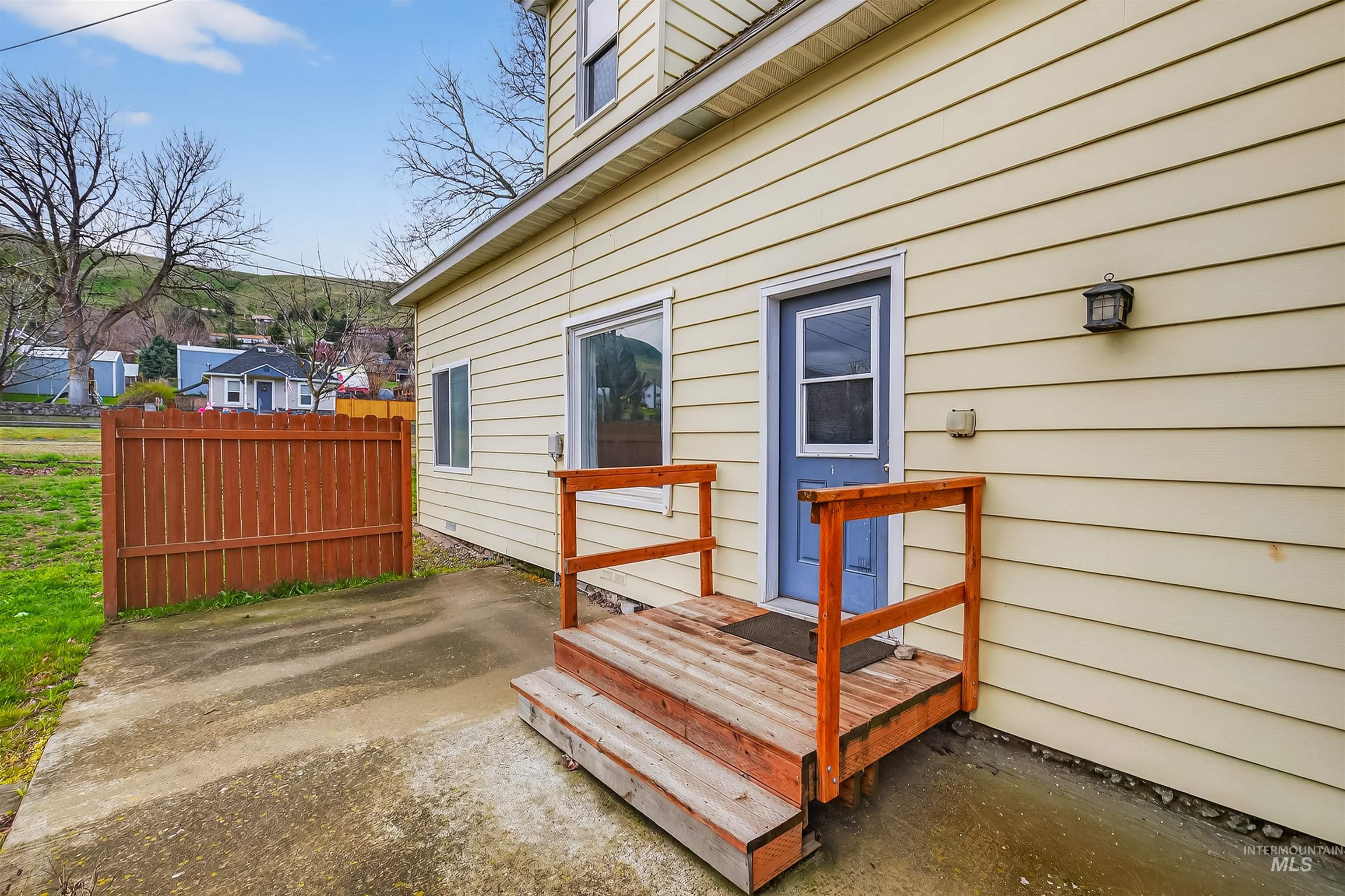 815 2nd Street, Asotin, Washington 99402, 4 Bedrooms, 2 Bathrooms, Residential For Sale, Price $329,000, 98979712