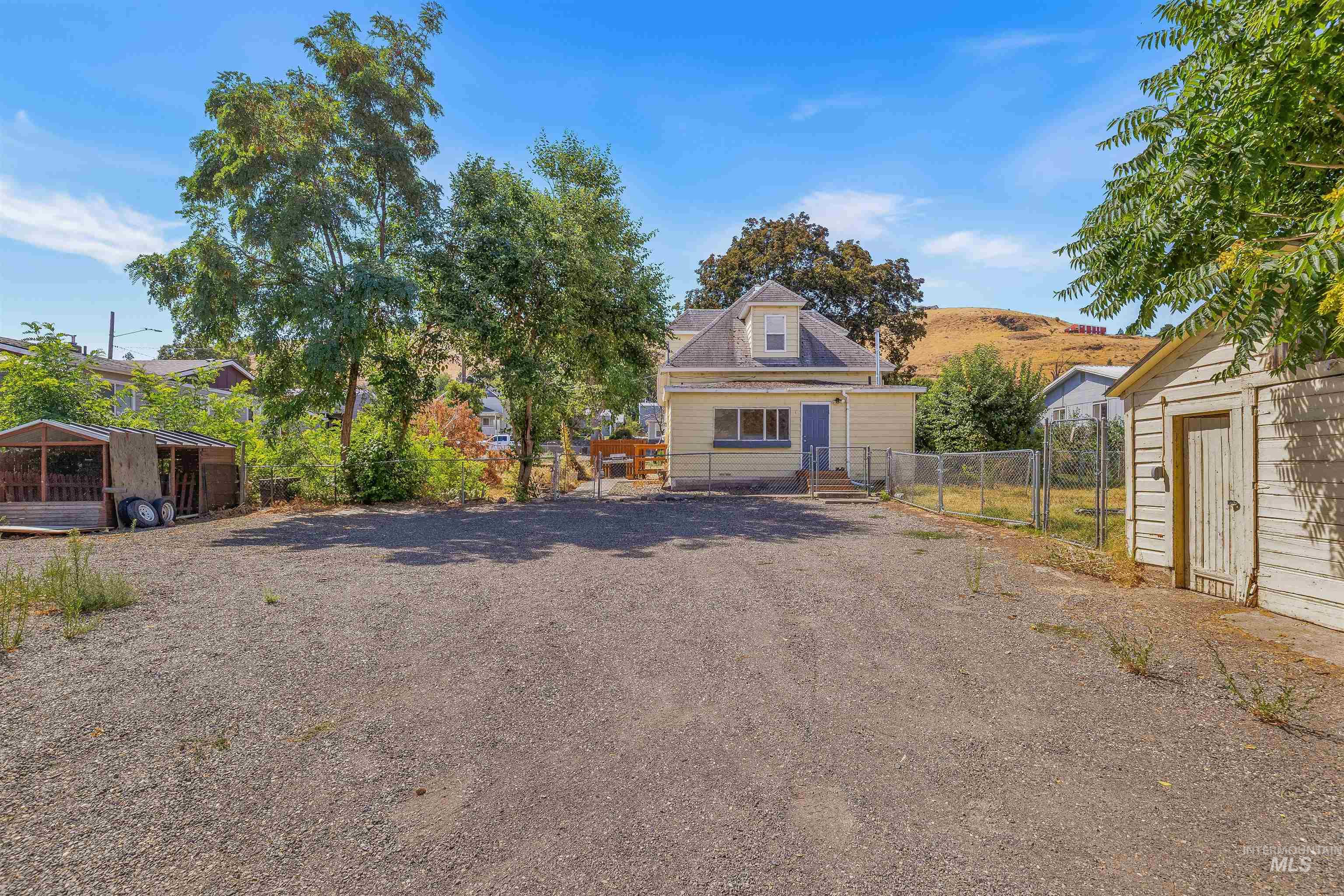 815 2nd Street, Asotin, Washington 99402, 4 Bedrooms, 2 Bathrooms, Residential For Sale, Price $329,000, 98979712