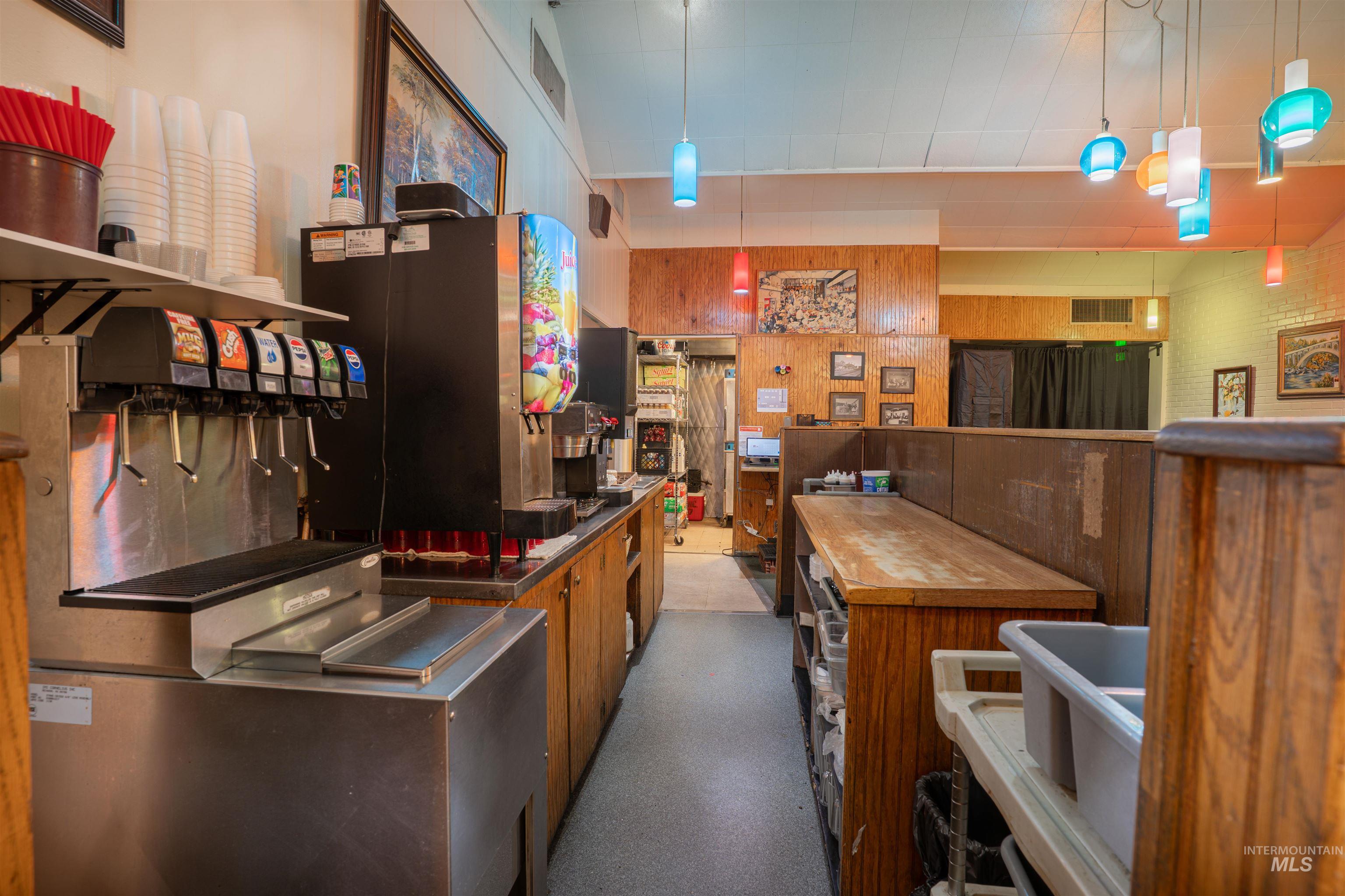 545 Shoshone St S, Twin Falls, Idaho 83301-6004, 6 Rooms, Business/Commercial For Sale, Price $1,293,000,MLS 98979717