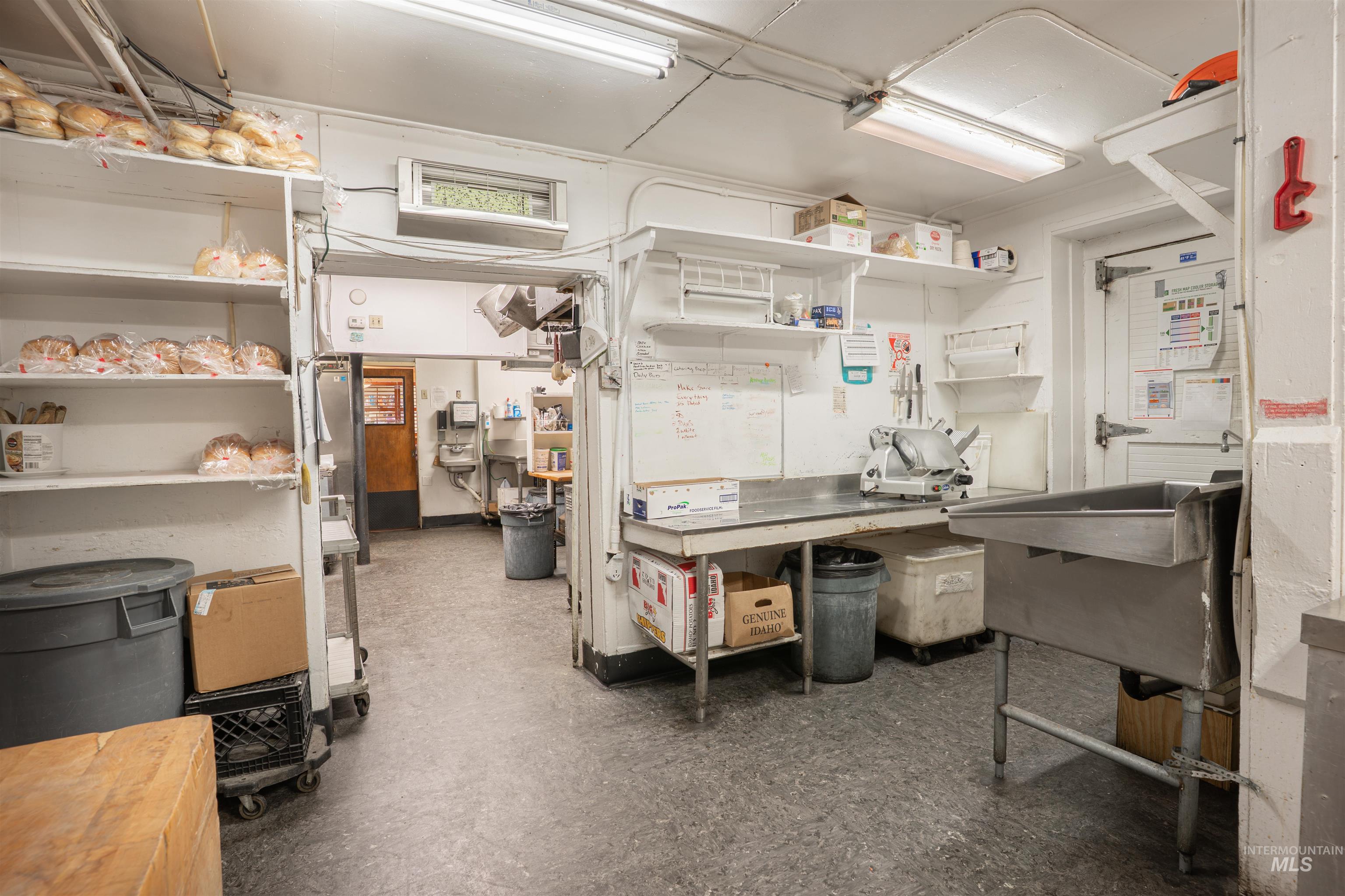 545 Shoshone St S, Twin Falls, Idaho 83301-6004, 6 Rooms, Business/Commercial For Sale, Price $1,293,000,MLS 98979717