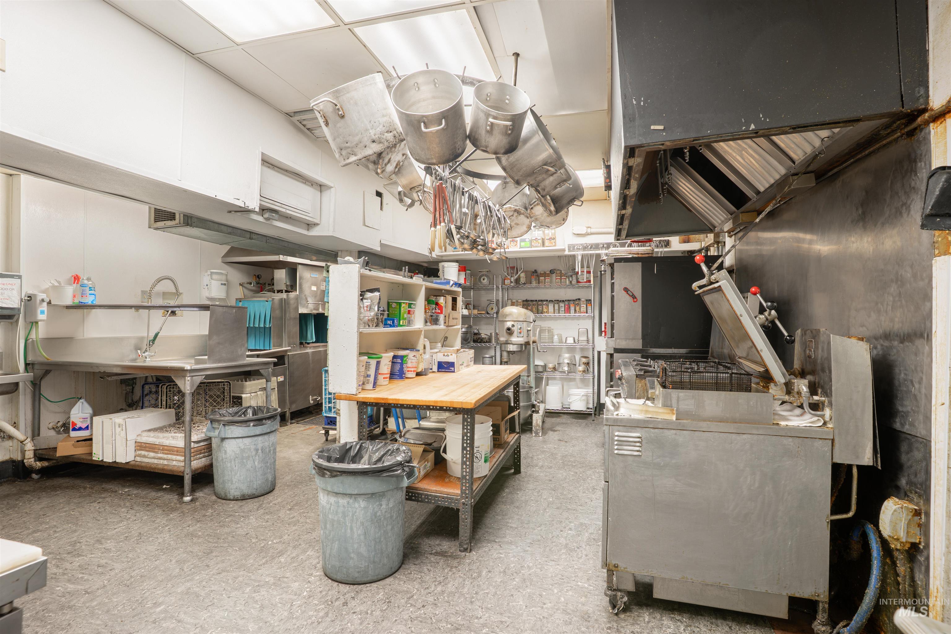 545 Shoshone St S, Twin Falls, Idaho 83301-6004, 6 Rooms, Business/Commercial For Sale, Price $1,293,000,MLS 98979717