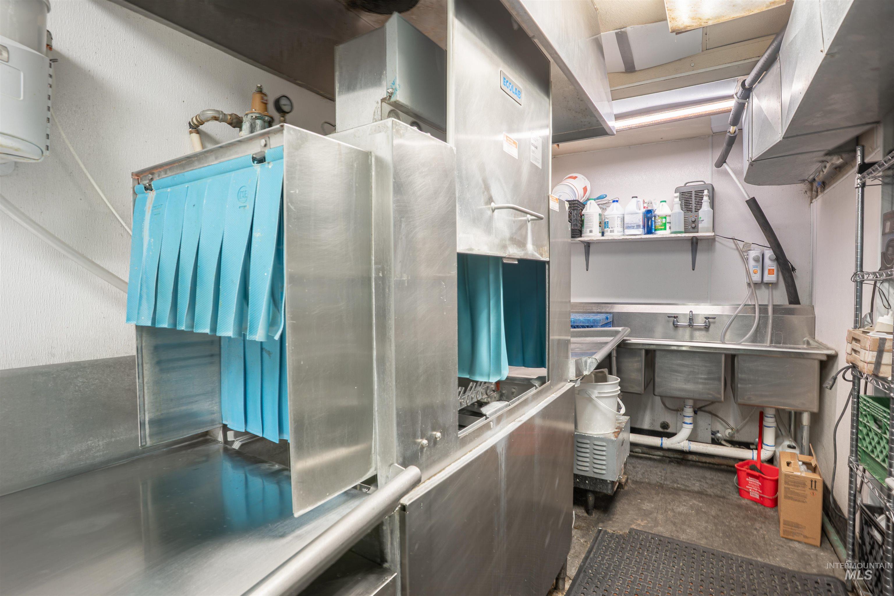 545 Shoshone St S, Twin Falls, Idaho 83301-6004, 6 Rooms, Business/Commercial For Sale, Price $1,293,000,MLS 98979717