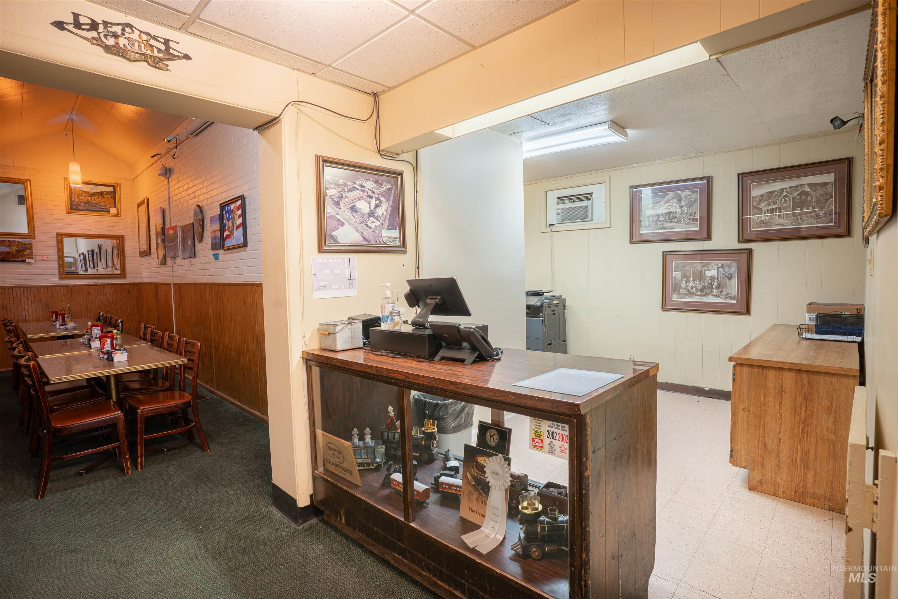 545 Shoshone St S, Twin Falls, Idaho 83301-6004, 6 Rooms, Business/Commercial For Sale, Price $1,293,000,MLS 98979717