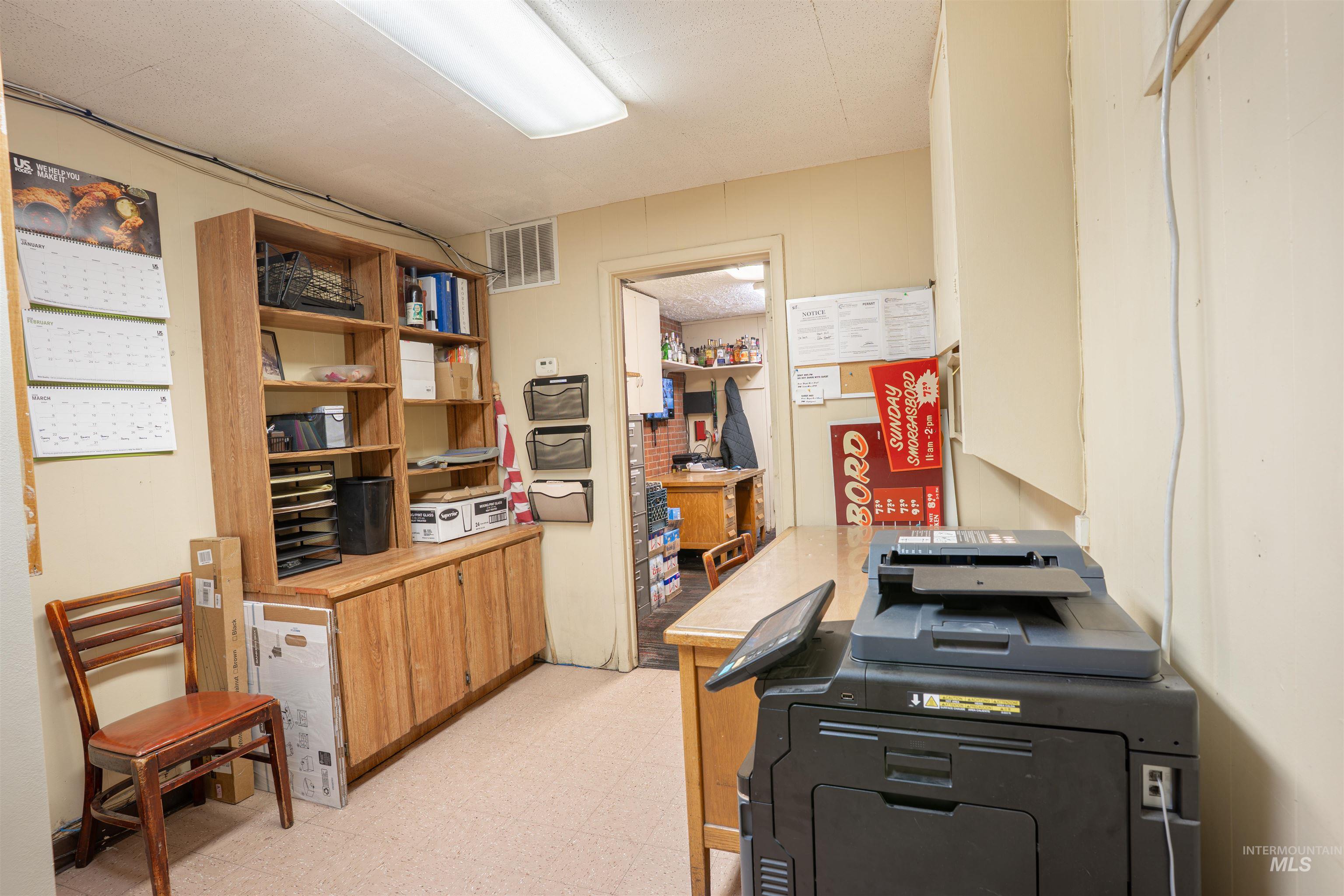 545 Shoshone St S, Twin Falls, Idaho 83301-6004, 6 Rooms, Business/Commercial For Sale, Price $1,293,000,MLS 98979717