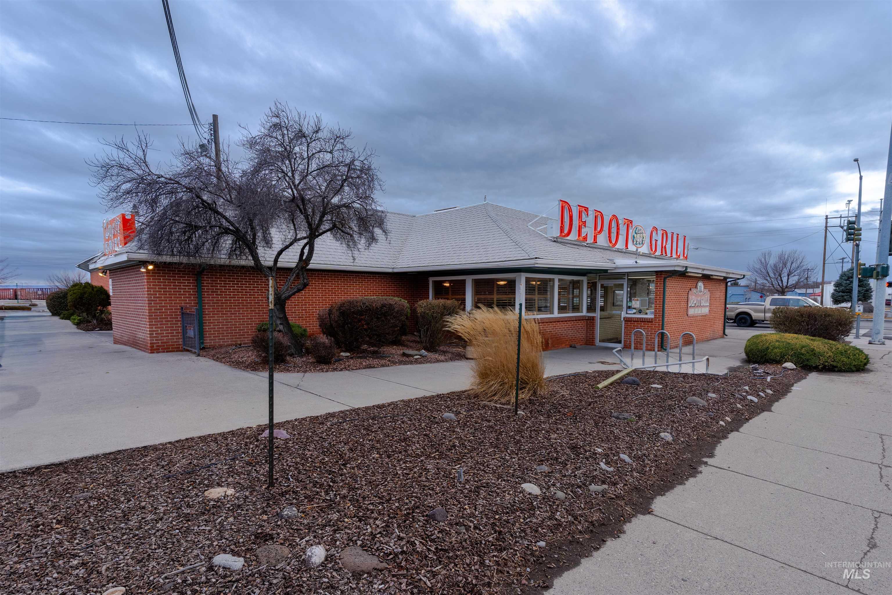 545 Shoshone St S, Twin Falls, Idaho 83301-6004, 6 Rooms, Business/Commercial For Sale, Price $1,293,000,MLS 98979717