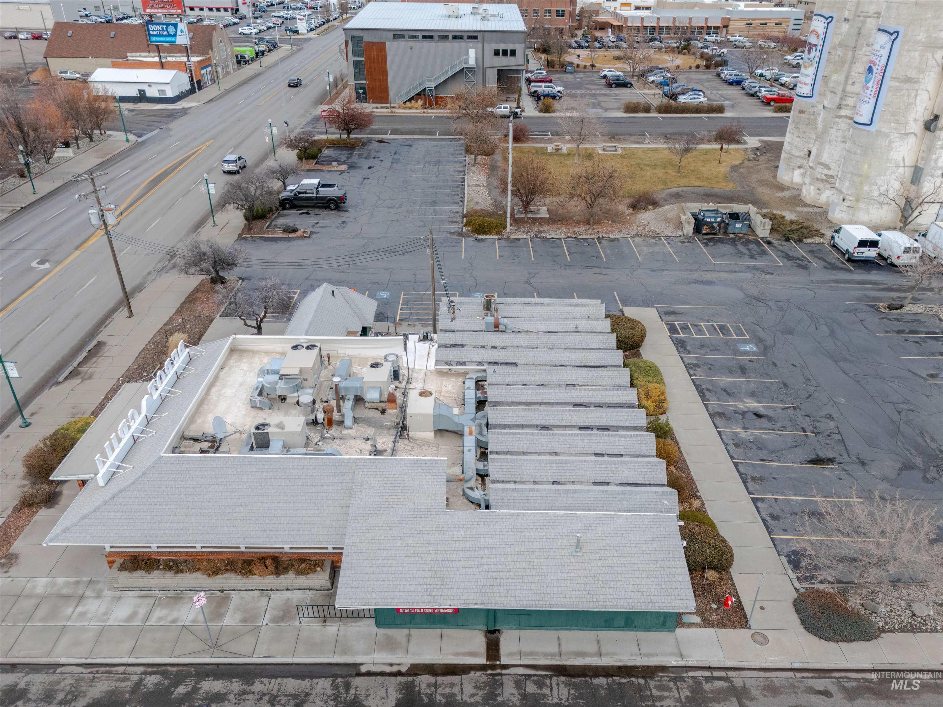 545 Shoshone St S, Twin Falls, Idaho 83301-6004, 6 Rooms, Business/Commercial For Sale, Price $1,293,000,MLS 98979717