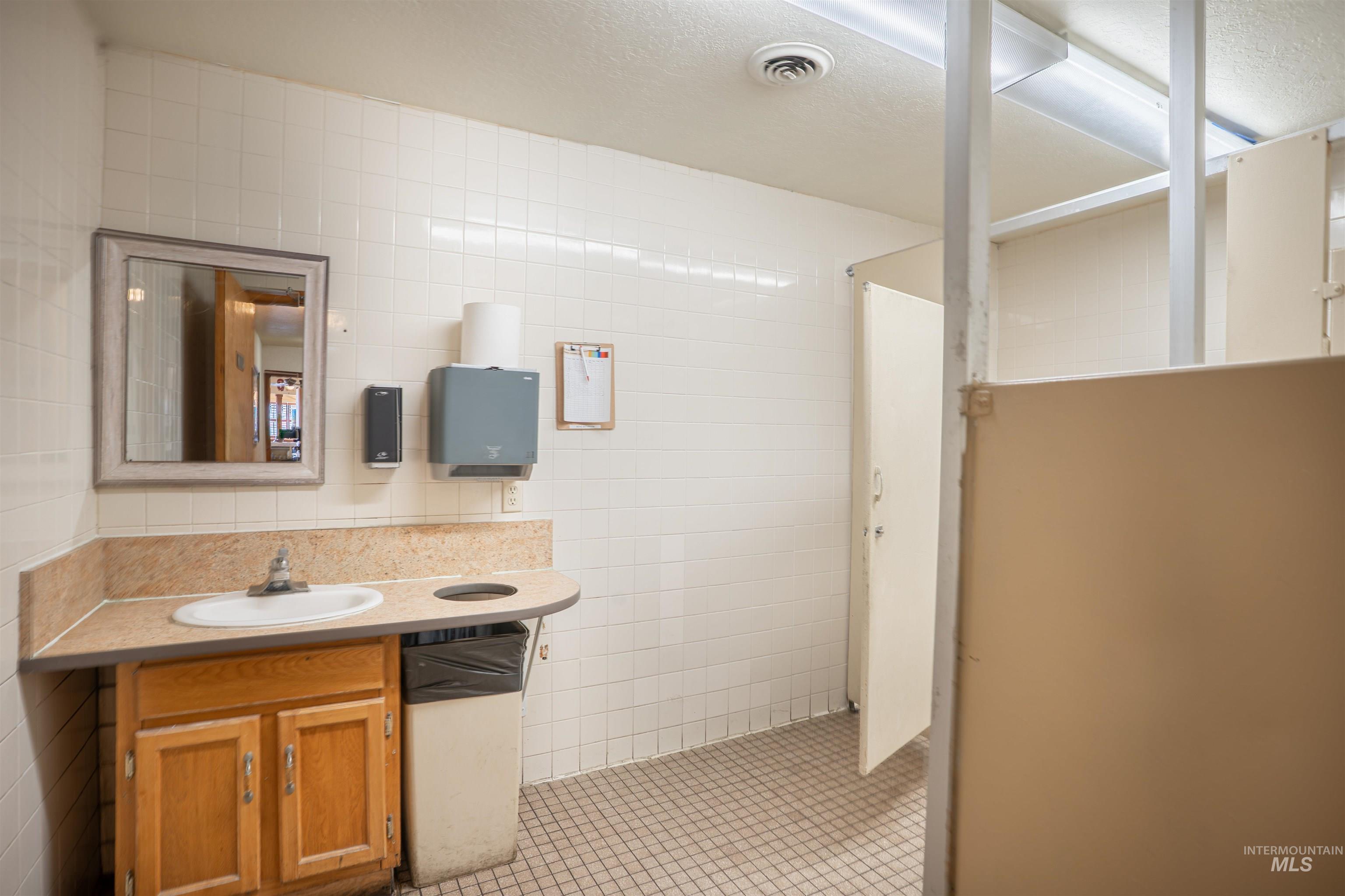 545 Shoshone St S, Twin Falls, Idaho 83301-6004, 6 Rooms, Business/Commercial For Sale, Price $1,293,000,MLS 98979717