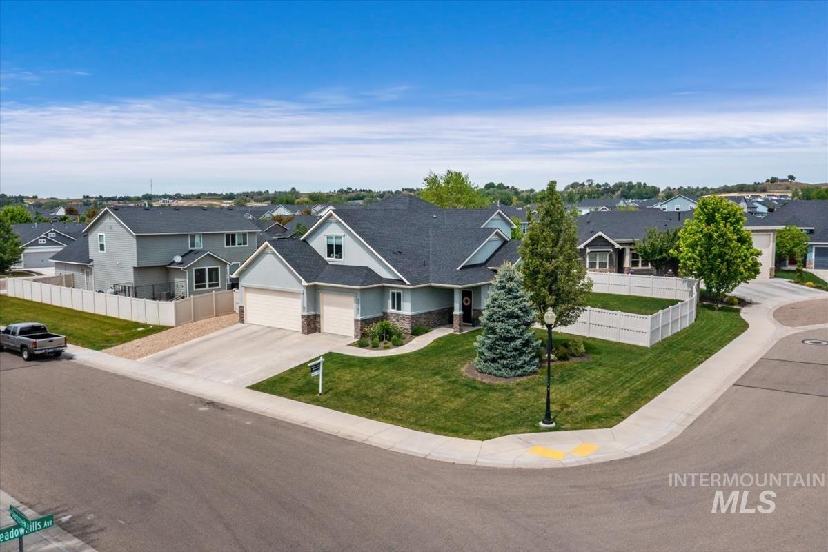 11592 W Shortcreek, Star, Idaho 83669, 4 Bedrooms, 2.5 Bathrooms, Residential For Sale, Price $749,900, 98979720