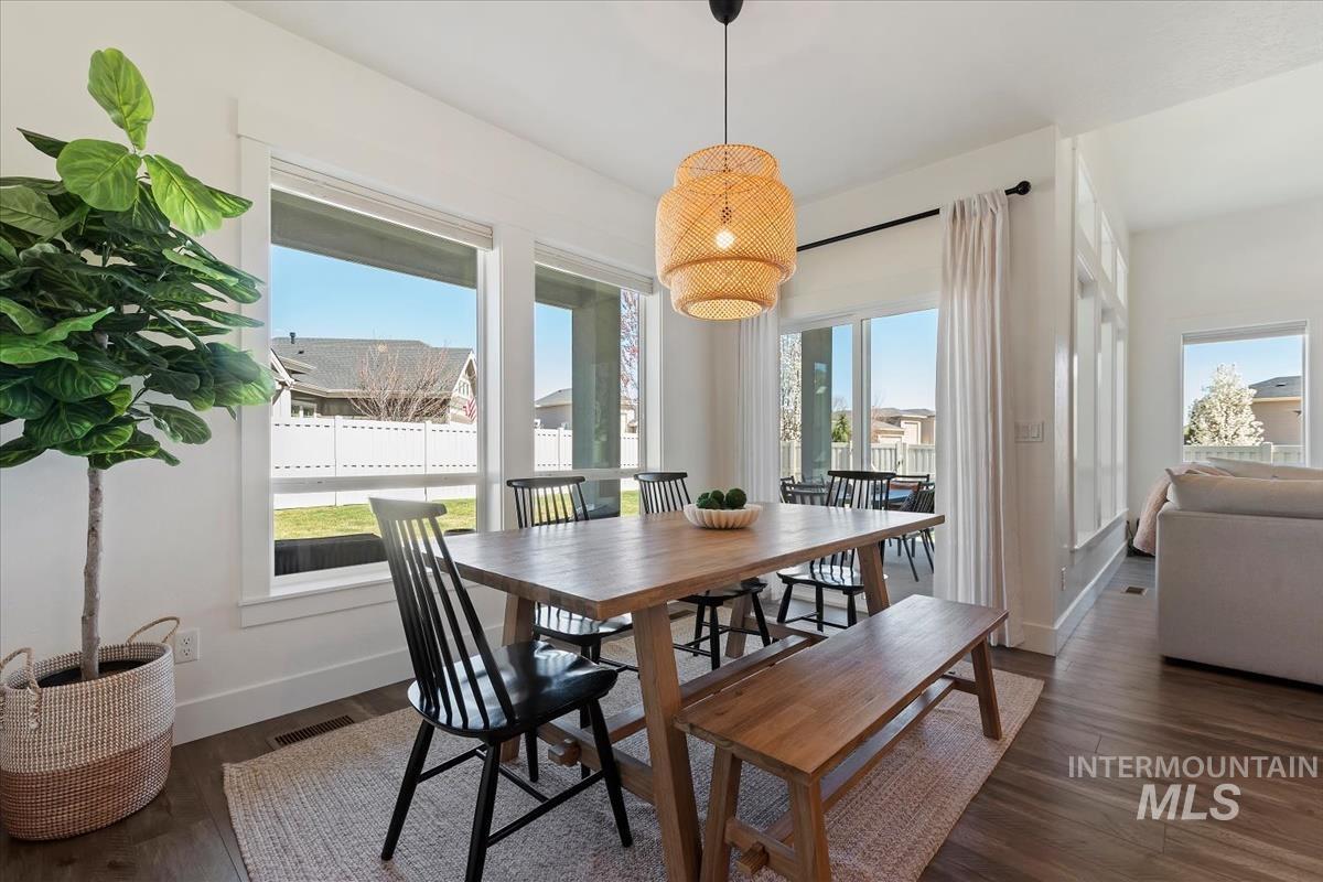 11592 W Shortcreek, Star, Idaho 83669, 4 Bedrooms, 2.5 Bathrooms, Residential For Sale, Price $749,900,MLS 98979720