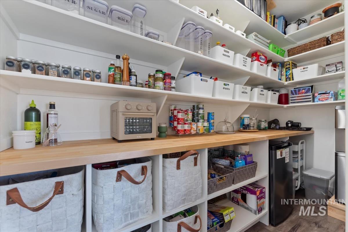 11592 W Shortcreek, Star, Idaho 83669, 4 Bedrooms, 2.5 Bathrooms, Residential For Sale, Price $749,900,MLS 98979720