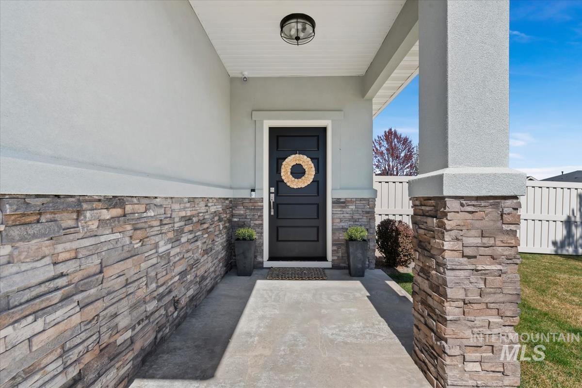 11592 W Shortcreek, Star, Idaho 83669, 5 Bedrooms, 2.5 Bathrooms, Residential For Sale, Price $719,990, 98979720
