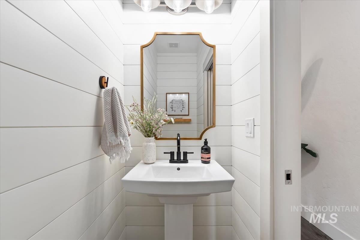 11592 W Shortcreek, Star, Idaho 83669, 4 Bedrooms, 2.5 Bathrooms, Residential For Sale, Price $749,900,MLS 98979720