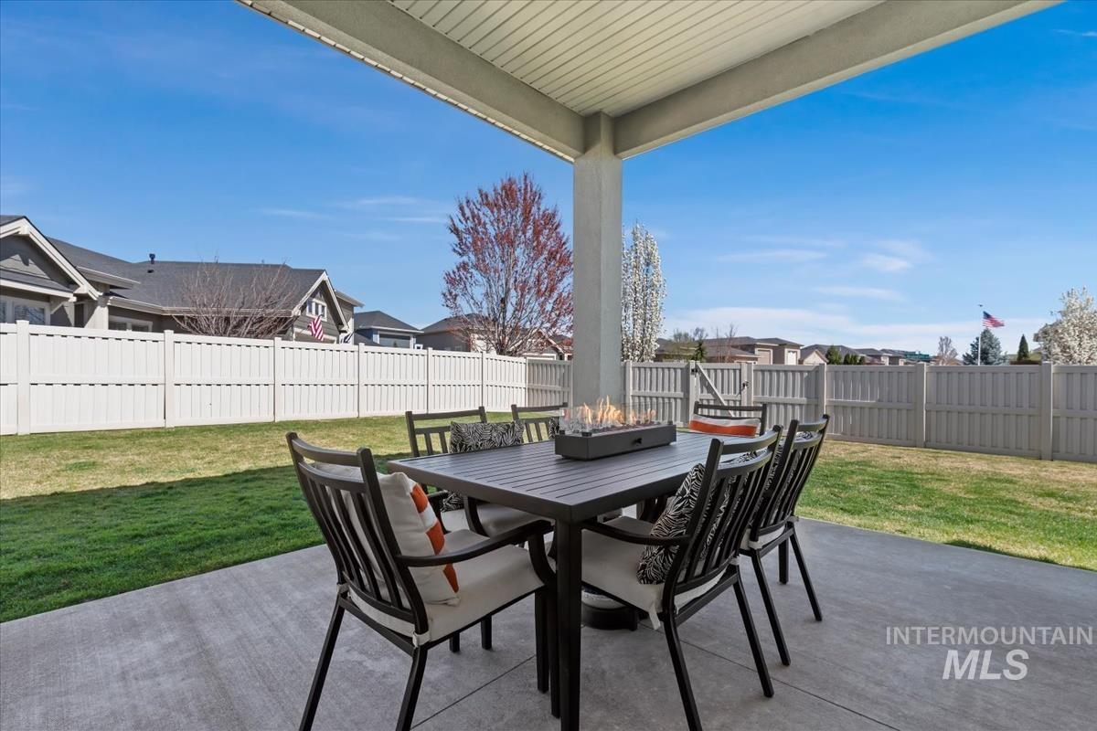 11592 W Shortcreek, Star, Idaho 83669, 4 Bedrooms, 2.5 Bathrooms, Residential For Sale, Price $749,900,MLS 98979720