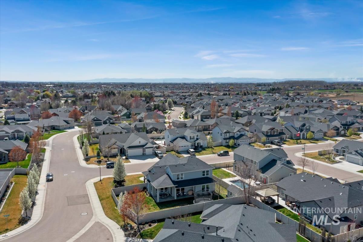 11592 W Shortcreek, Star, Idaho 83669, 4 Bedrooms, 2.5 Bathrooms, Residential For Sale, Price $749,900,MLS 98979720