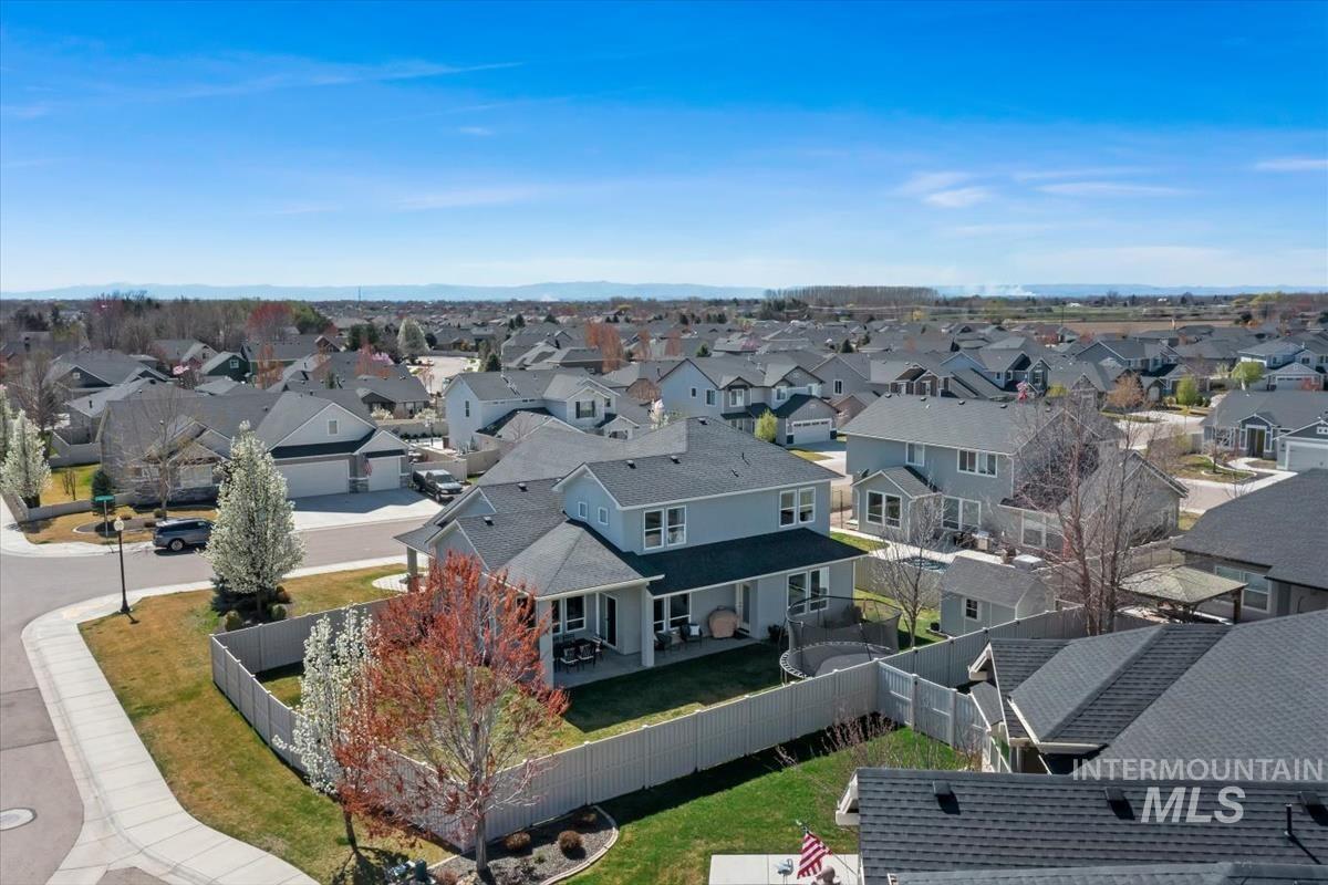 11592 W Shortcreek, Star, Idaho 83669, 4 Bedrooms, 2.5 Bathrooms, Residential For Sale, Price $749,900,MLS 98979720