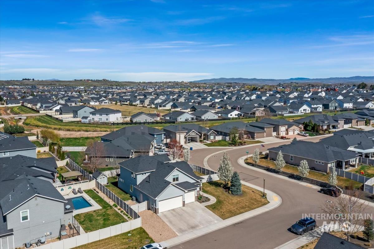 11592 W Shortcreek, Star, Idaho 83669, 4 Bedrooms, 2.5 Bathrooms, Residential For Sale, Price $749,900,MLS 98979720