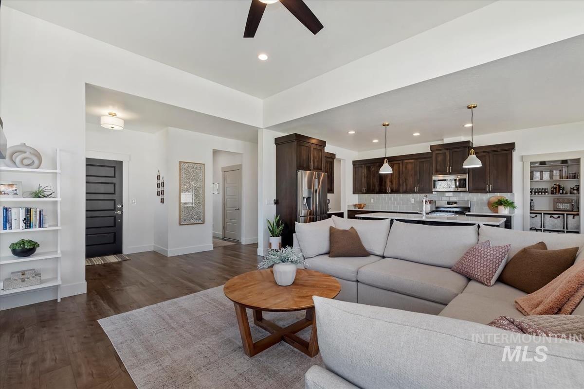 11592 W Shortcreek, Star, Idaho 83669, 5 Bedrooms, 2.5 Bathrooms, Residential For Sale, Price $719,990, 98979720