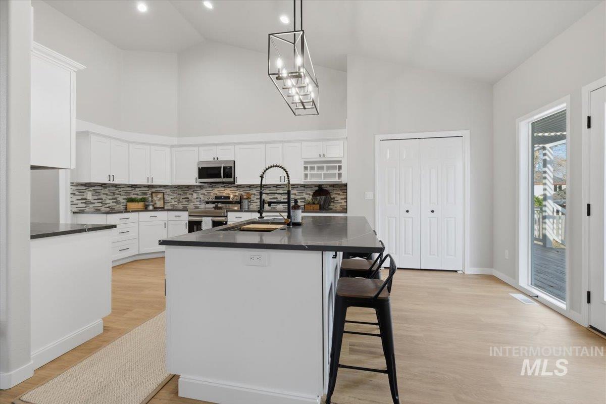 9820 W Geronimo St, Boise, Idaho 83709, 3 Bedrooms, 2 Bathrooms, Residential For Sale, Price $625,000,MLS 98979721