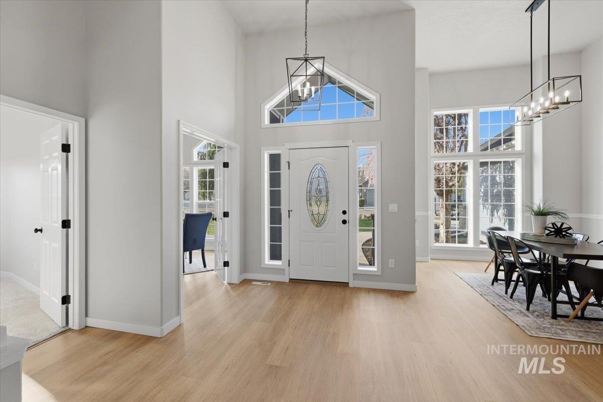 9820 W Geronimo St, Boise, Idaho 83709, 3 Bedrooms, 2 Bathrooms, Residential For Sale, Price $625,000,MLS 98979721