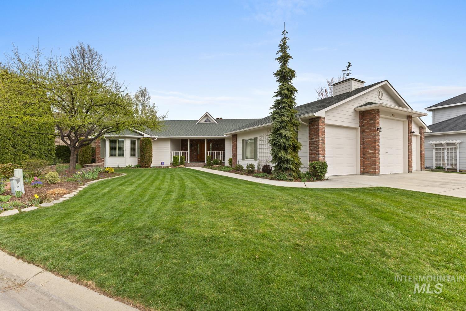 318 E Lake Rim Lane, Boise, Idaho 83716, 3 Bedrooms, 3 Bathrooms, Residential For Sale, Price $1,020,000, 98979723