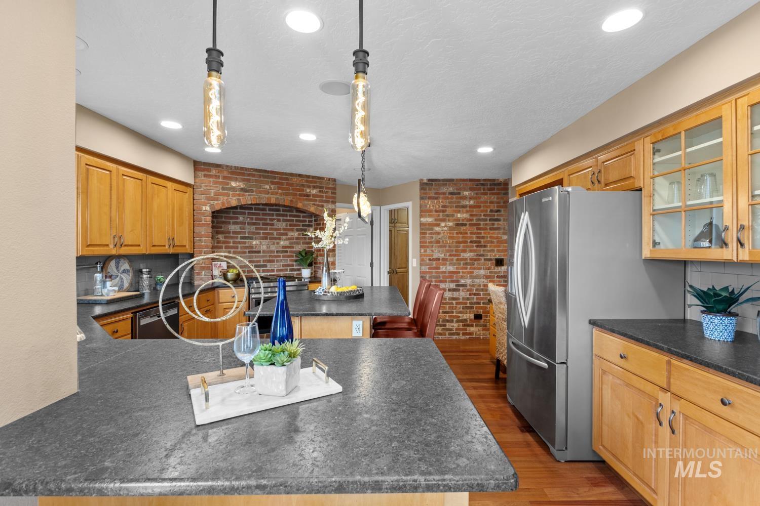 318 E Lake Rim Lane, Boise, Idaho 83716, 3 Bedrooms, 3 Bathrooms, Residential For Sale, Price $1,020,000, 98979723