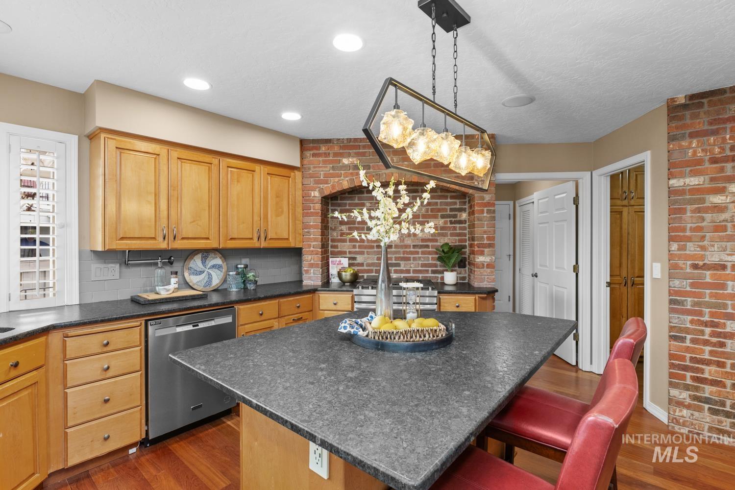 318 E Lake Rim Lane, Boise, Idaho 83716, 3 Bedrooms, 3 Bathrooms, Residential For Sale, Price $1,020,000, 98979723