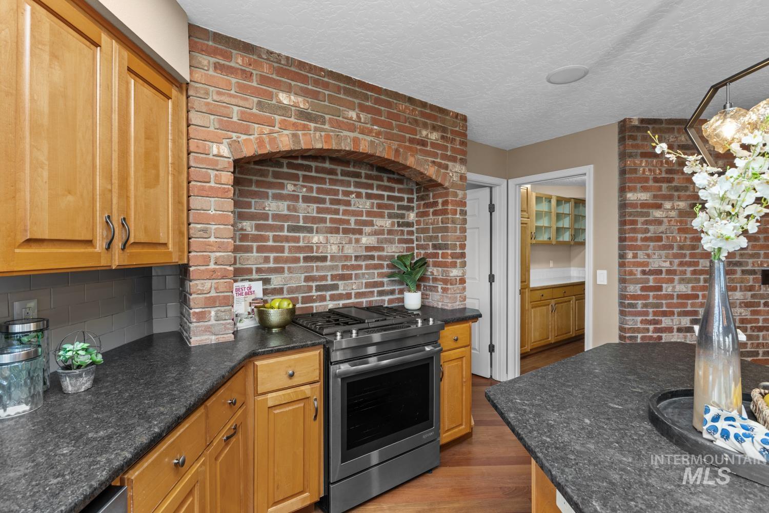 318 E Lake Rim Lane, Boise, Idaho 83716, 3 Bedrooms, 3 Bathrooms, Residential For Sale, Price $1,020,000, 98979723