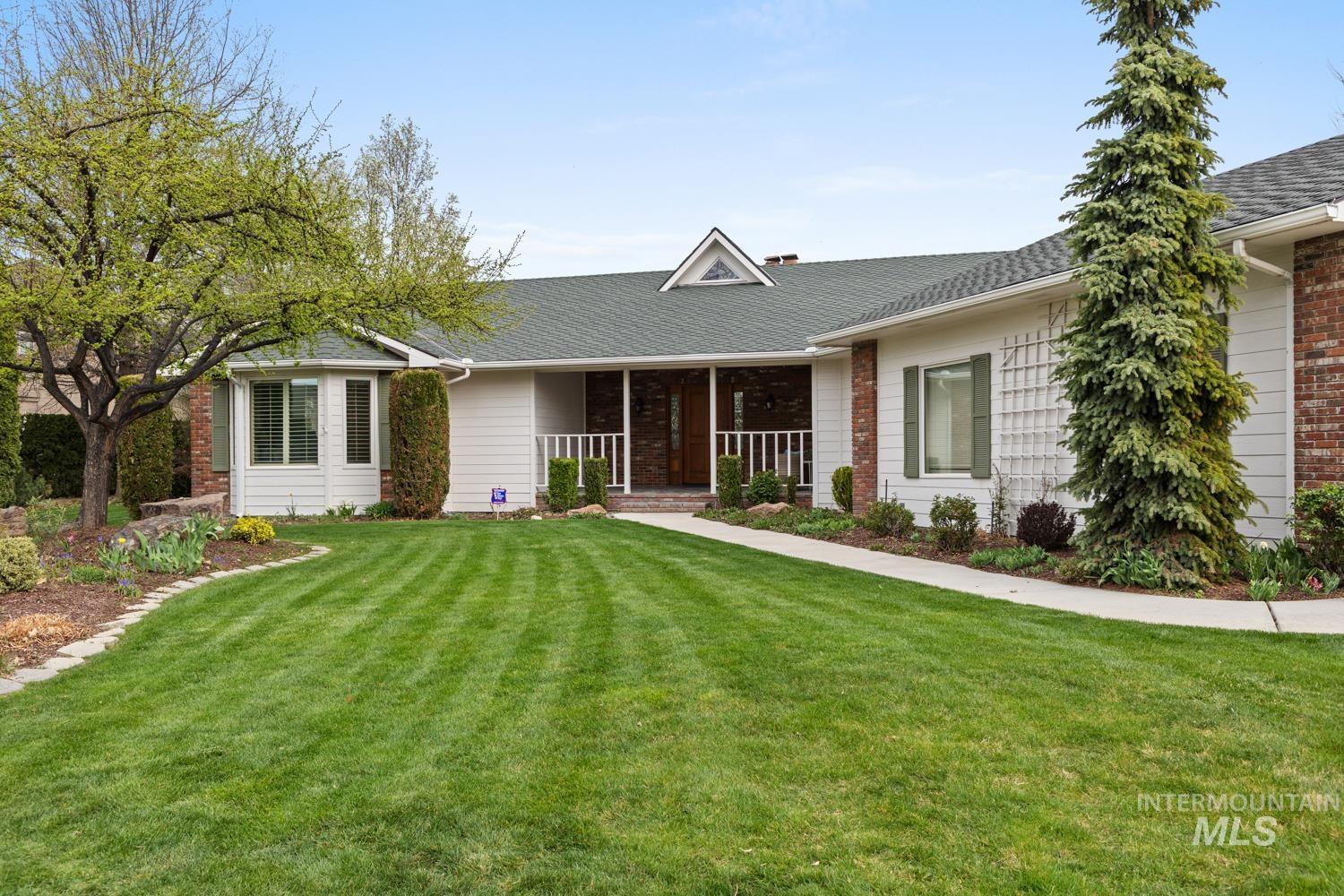 318 E Lake Rim Lane, Boise, Idaho 83716, 3 Bedrooms, 3 Bathrooms, Residential For Sale, Price $1,020,000, 98979723