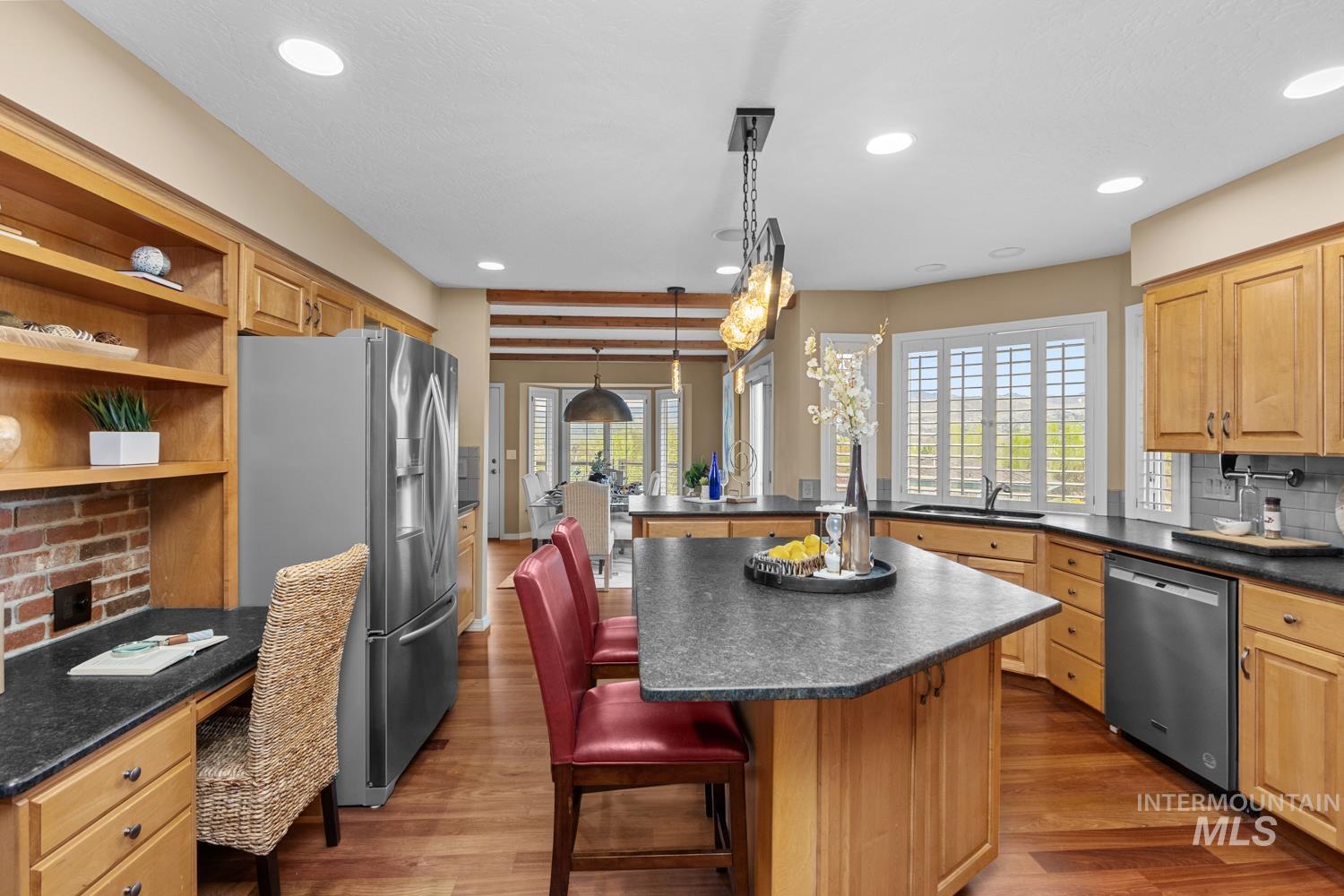 318 E Lake Rim Lane, Boise, Idaho 83716, 3 Bedrooms, 3 Bathrooms, Residential For Sale, Price $1,020,000, 98979723