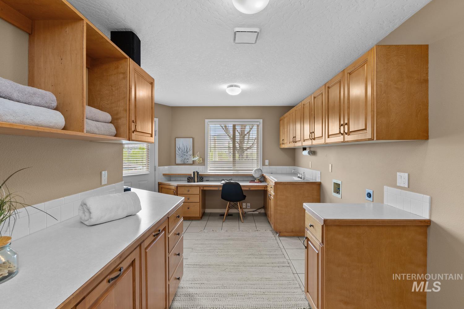 318 E Lake Rim Lane, Boise, Idaho 83716, 3 Bedrooms, 3 Bathrooms, Residential For Sale, Price $1,020,000, 98979723