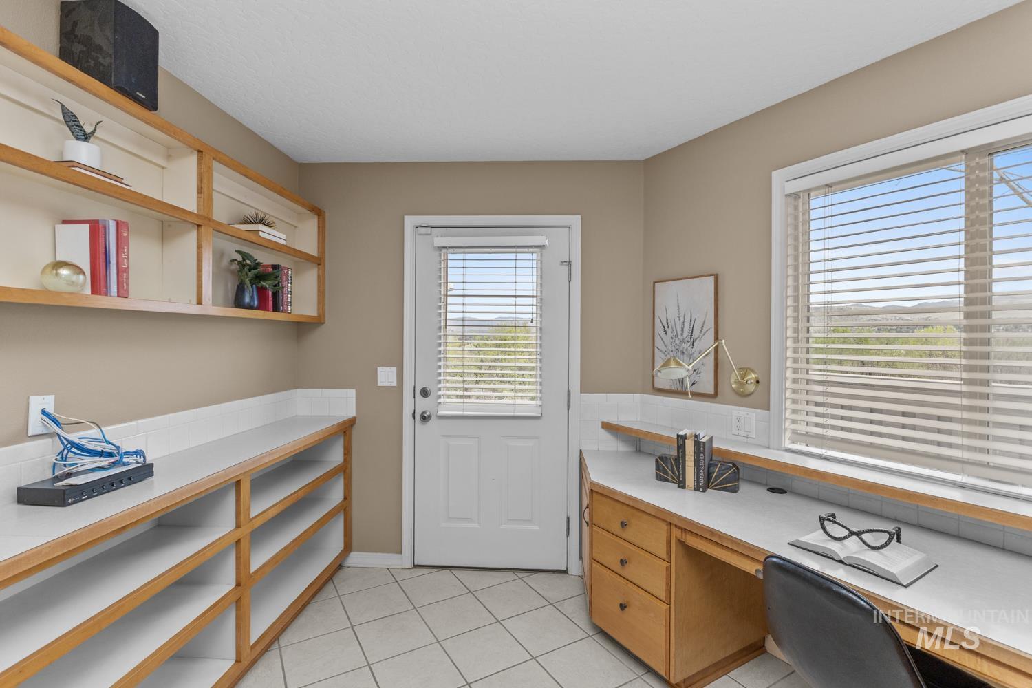 318 E Lake Rim Lane, Boise, Idaho 83716, 3 Bedrooms, 3 Bathrooms, Residential For Sale, Price $1,020,000, 98979723