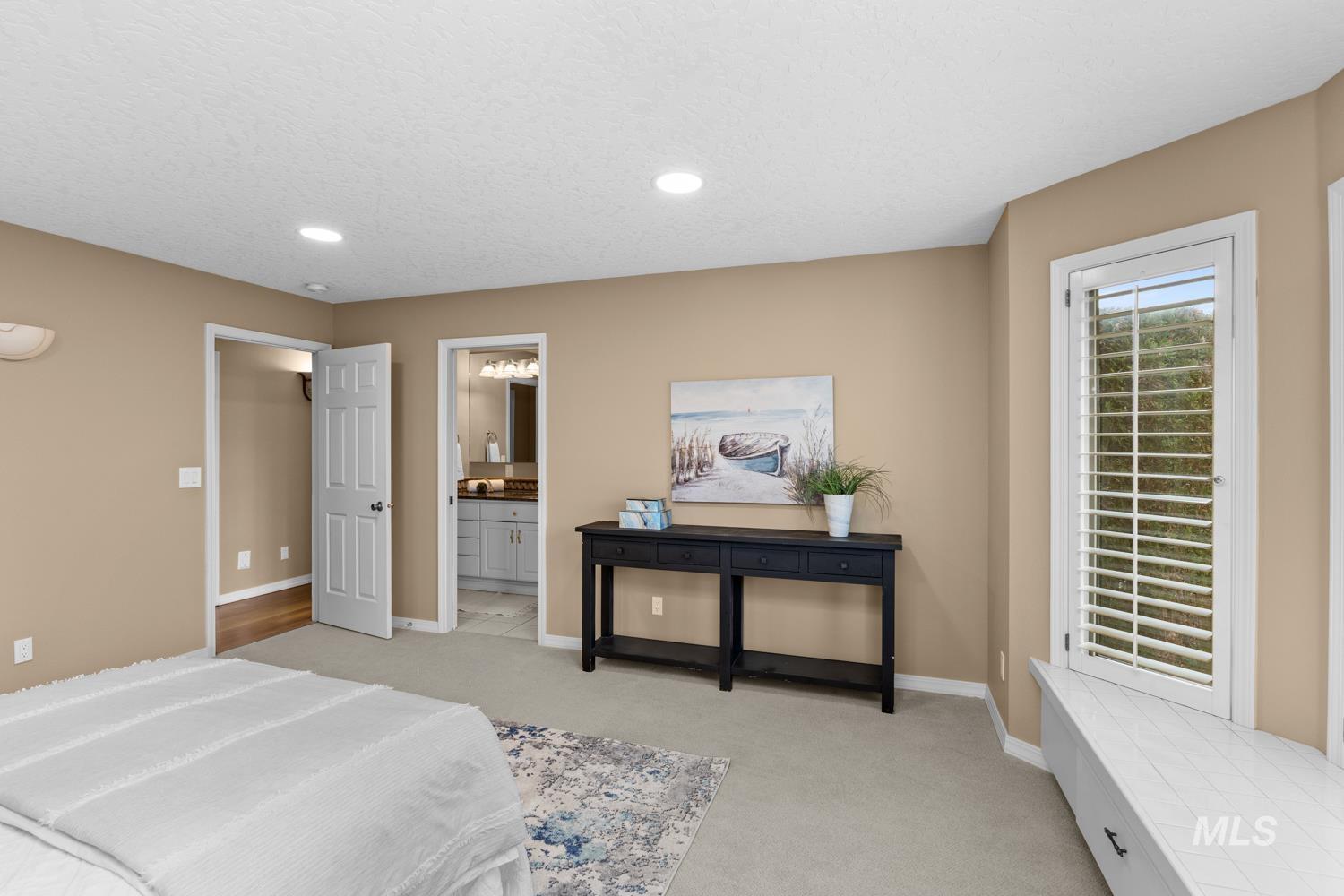 318 E Lake Rim Lane, Boise, Idaho 83716, 3 Bedrooms, 3 Bathrooms, Residential For Sale, Price $1,020,000, 98979723