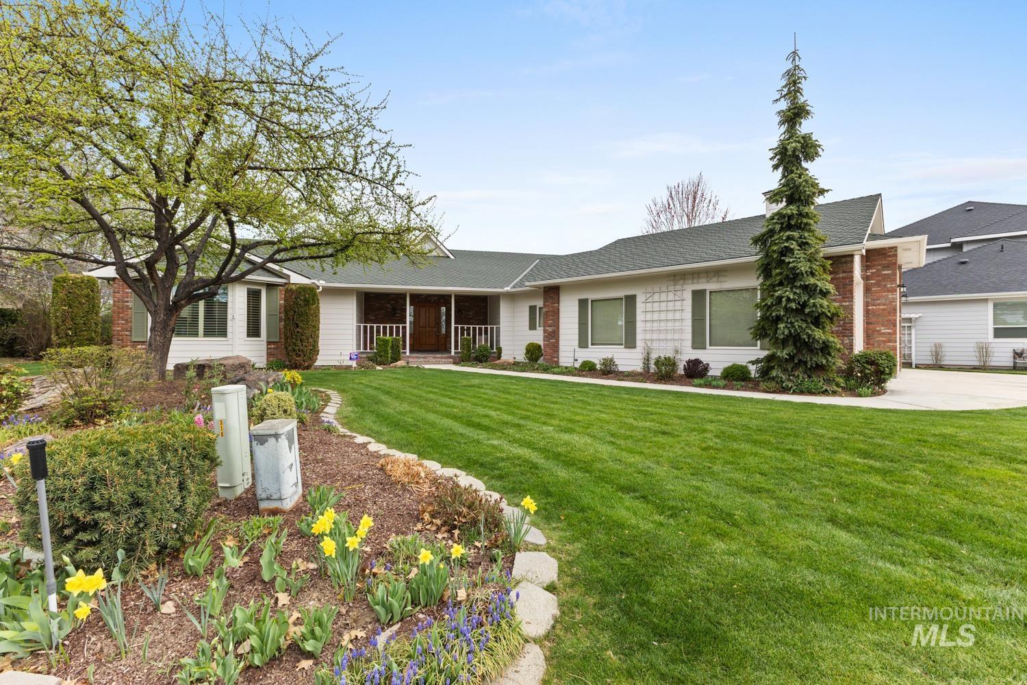 318 E Lake Rim Lane, Boise, Idaho 83716, 3 Bedrooms, 3 Bathrooms, Residential For Sale, Price $1,020,000, 98979723