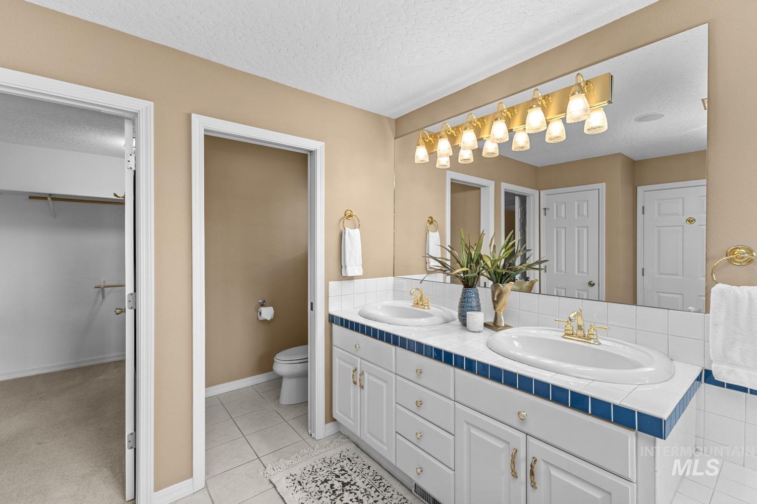 318 E Lake Rim Lane, Boise, Idaho 83716, 3 Bedrooms, 3 Bathrooms, Residential For Sale, Price $1,020,000, 98979723