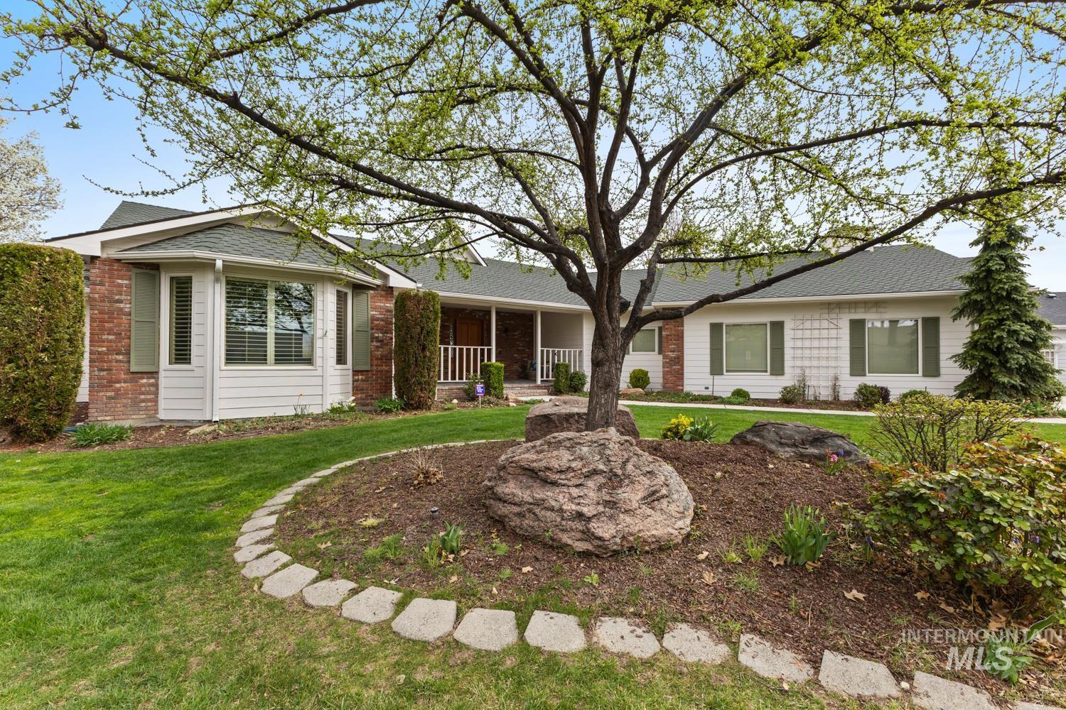 318 E Lake Rim Lane, Boise, Idaho 83716, 3 Bedrooms, 3 Bathrooms, Residential For Sale, Price $1,020,000, 98979723