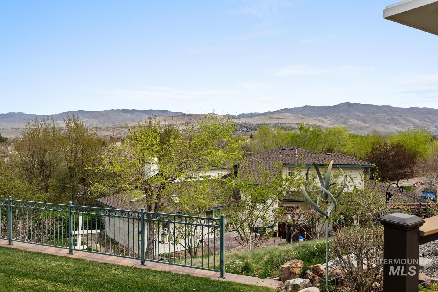 318 E Lake Rim Lane, Boise, Idaho 83716, 3 Bedrooms, 3 Bathrooms, Residential For Sale, Price $1,020,000, 98979723