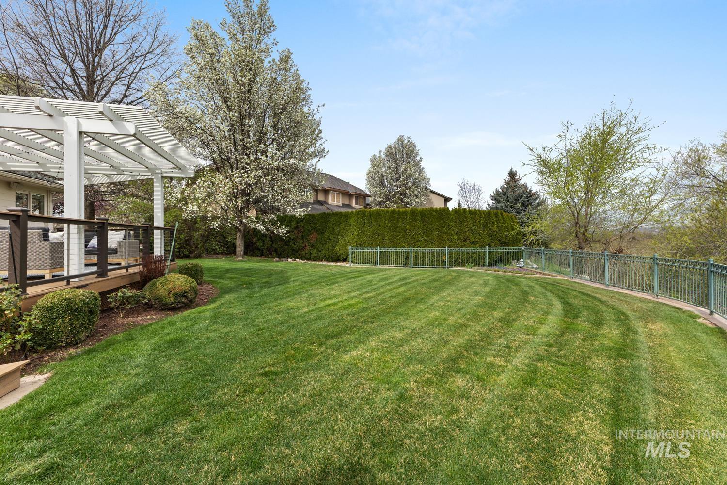 318 E Lake Rim Lane, Boise, Idaho 83716, 3 Bedrooms, 3 Bathrooms, Residential For Sale, Price $1,020,000, 98979723