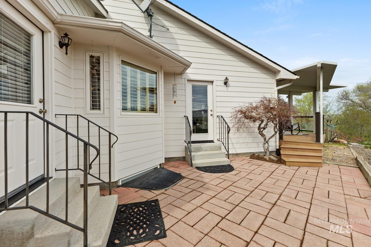 318 E Lake Rim Lane, Boise, Idaho 83716, 3 Bedrooms, 3 Bathrooms, Residential For Sale, Price $1,020,000, 98979723