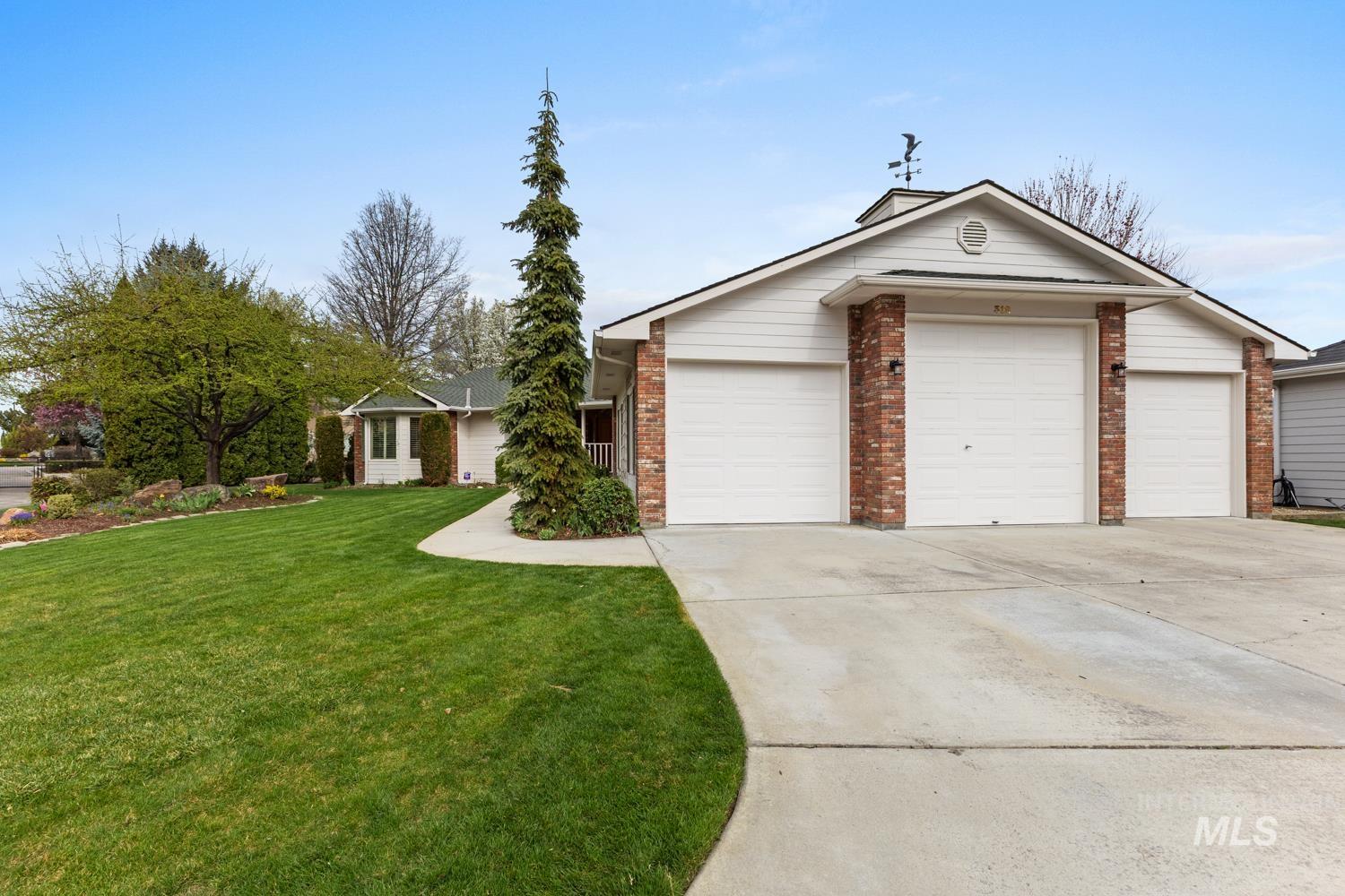 318 E Lake Rim Lane, Boise, Idaho 83716, 3 Bedrooms, 3 Bathrooms, Residential For Sale, Price $1,020,000, 98979723