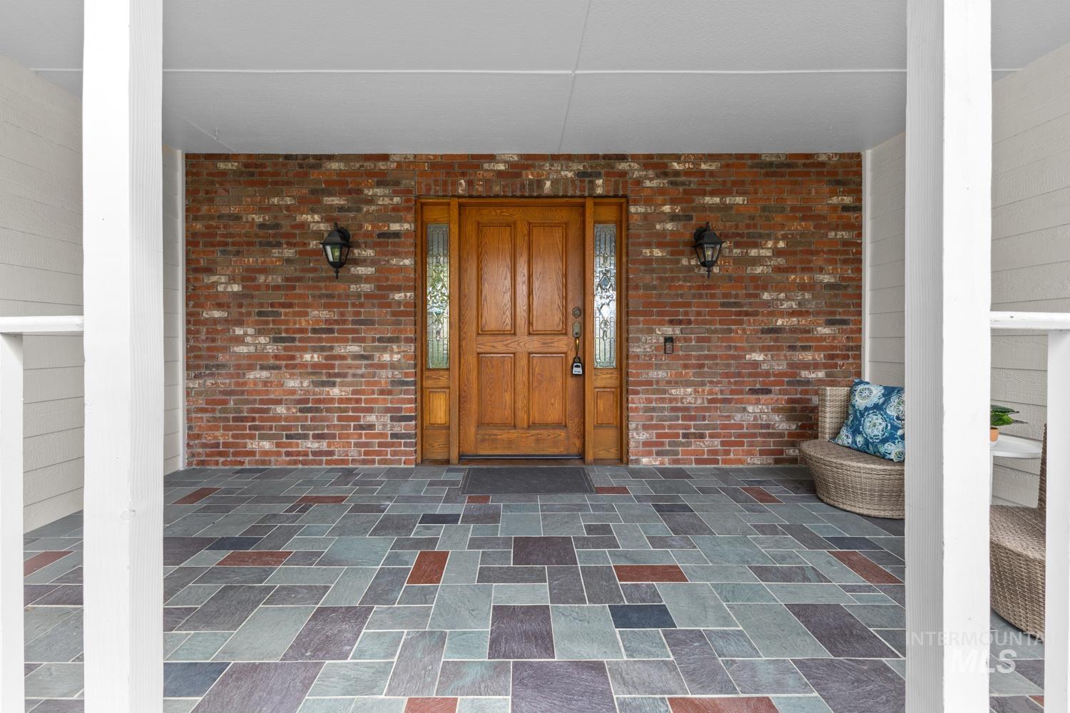 318 E Lake Rim Lane, Boise, Idaho 83716, 3 Bedrooms, 3 Bathrooms, Residential For Sale, Price $1,020,000, 98979723