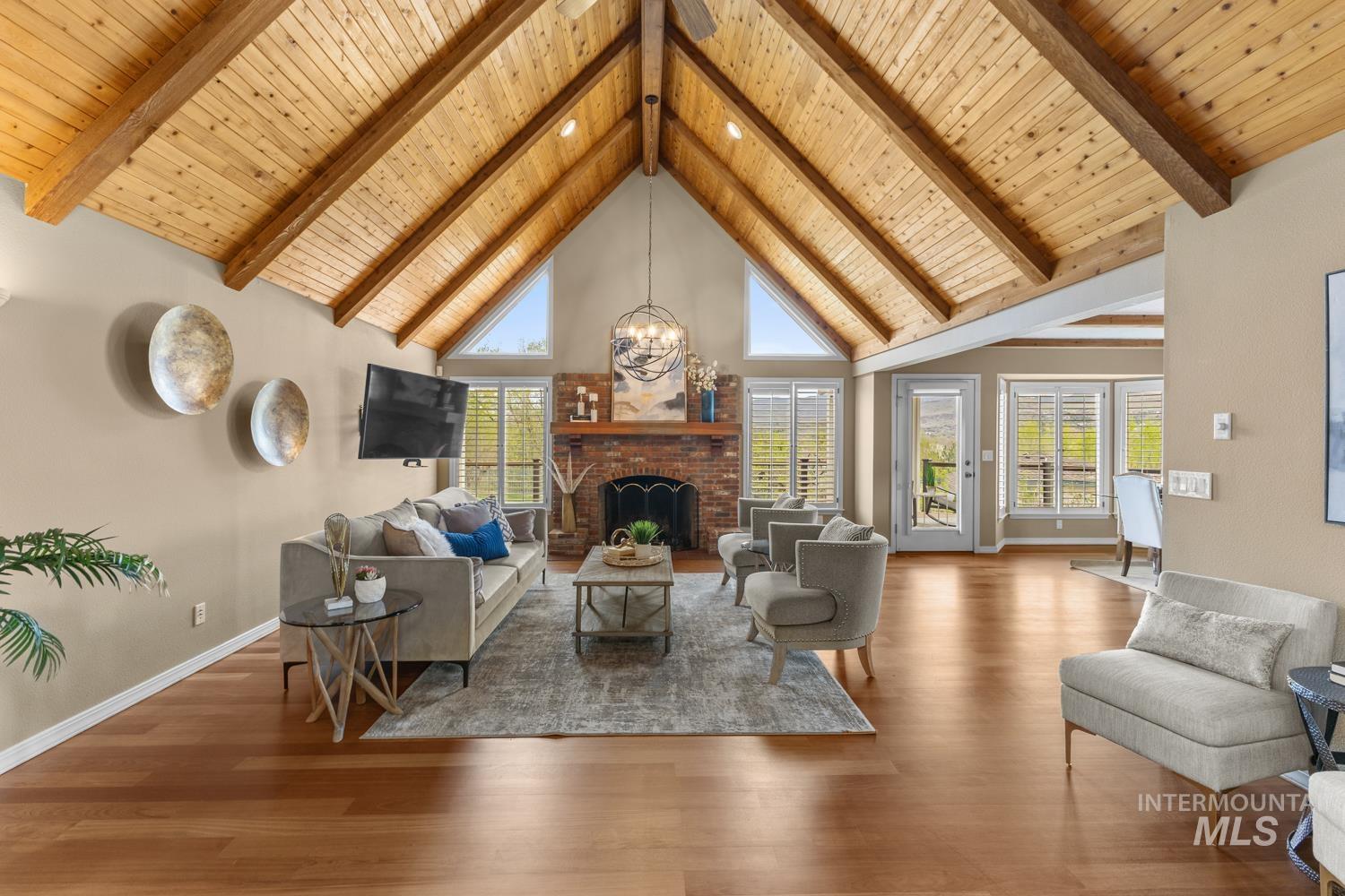 318 E Lake Rim Lane, Boise, Idaho 83716, 3 Bedrooms, 3 Bathrooms, Residential For Sale, Price $1,020,000, 98979723